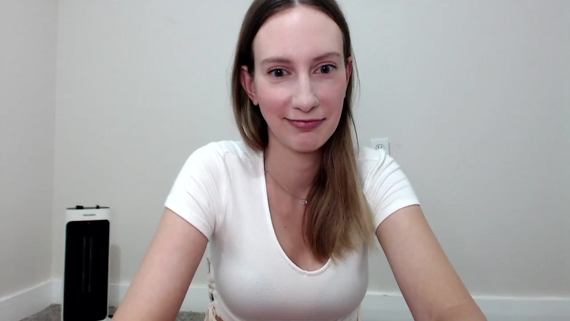 Gallery image thumbnail from Strwberrymoon's myfreecams stream on, 08/30/2023, 23:32 image 5 of 20
