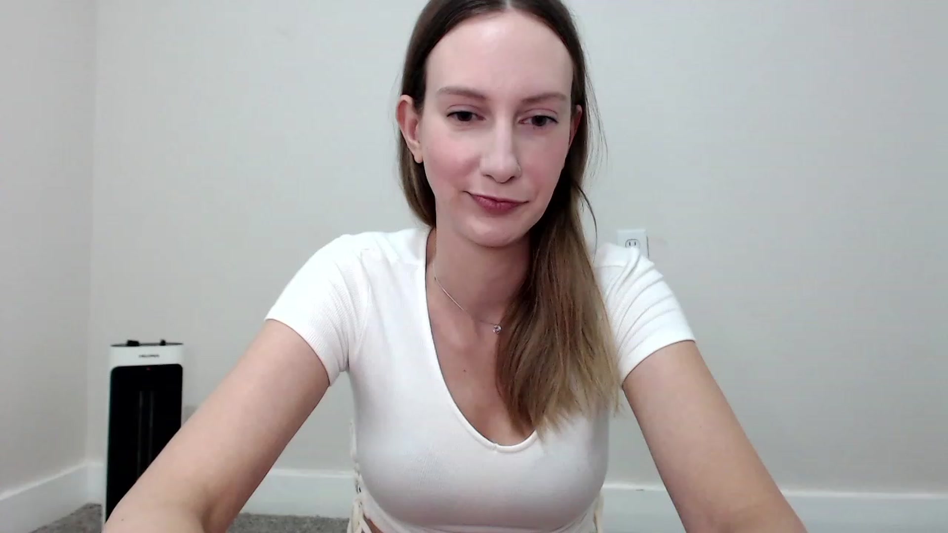 Gallery image thumbnail from Strwberrymoon's myfreecams stream on, 08/30/2023, 23:32 image 3 of 20