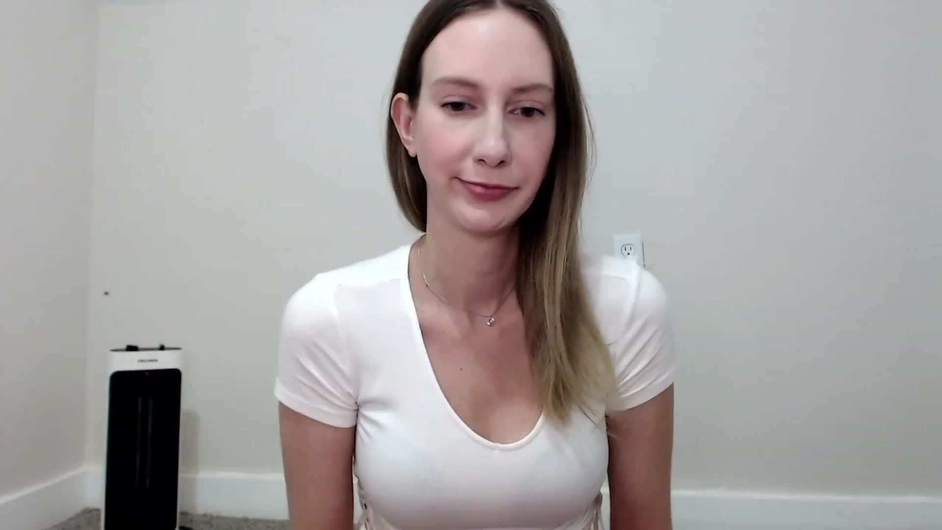 Gallery image thumbnail from Strwberrymoon's myfreecams stream on, 08/30/2023, 23:32 image 6 of 20