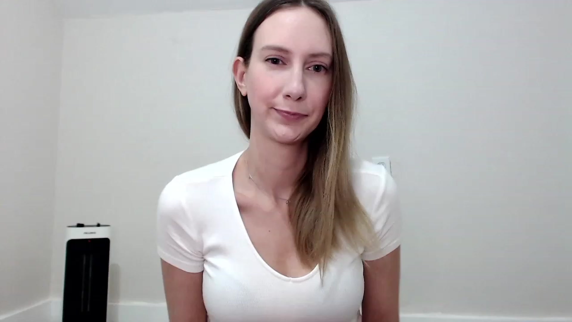 Gallery image thumbnail from Strwberrymoon's myfreecams stream on, 08/30/2023, 23:32 image 2 of 20