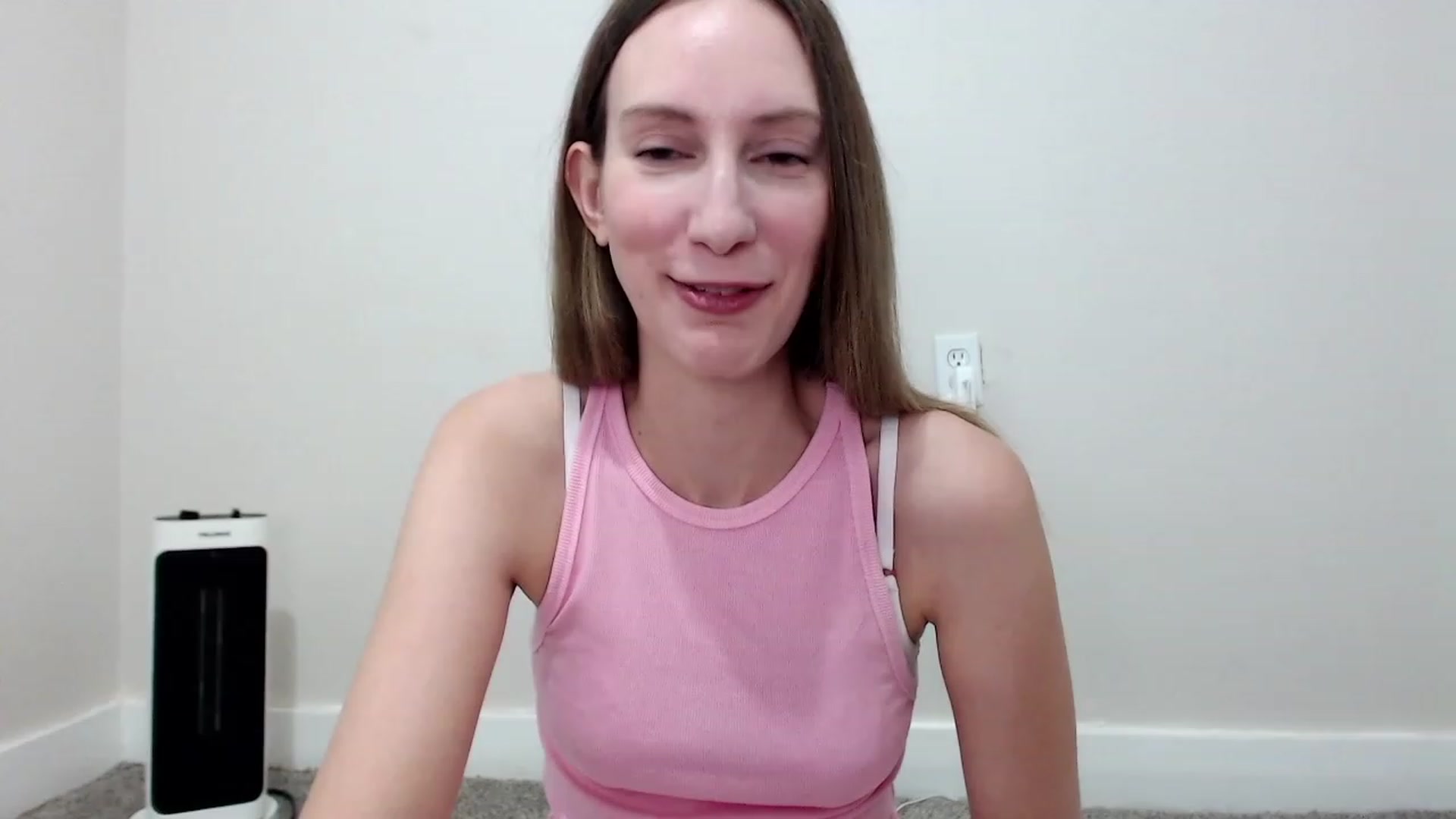 Gallery image thumbnail from Strwberrymoon's myfreecams stream on, 09/01/2023, 22:37 image 6 of 20
