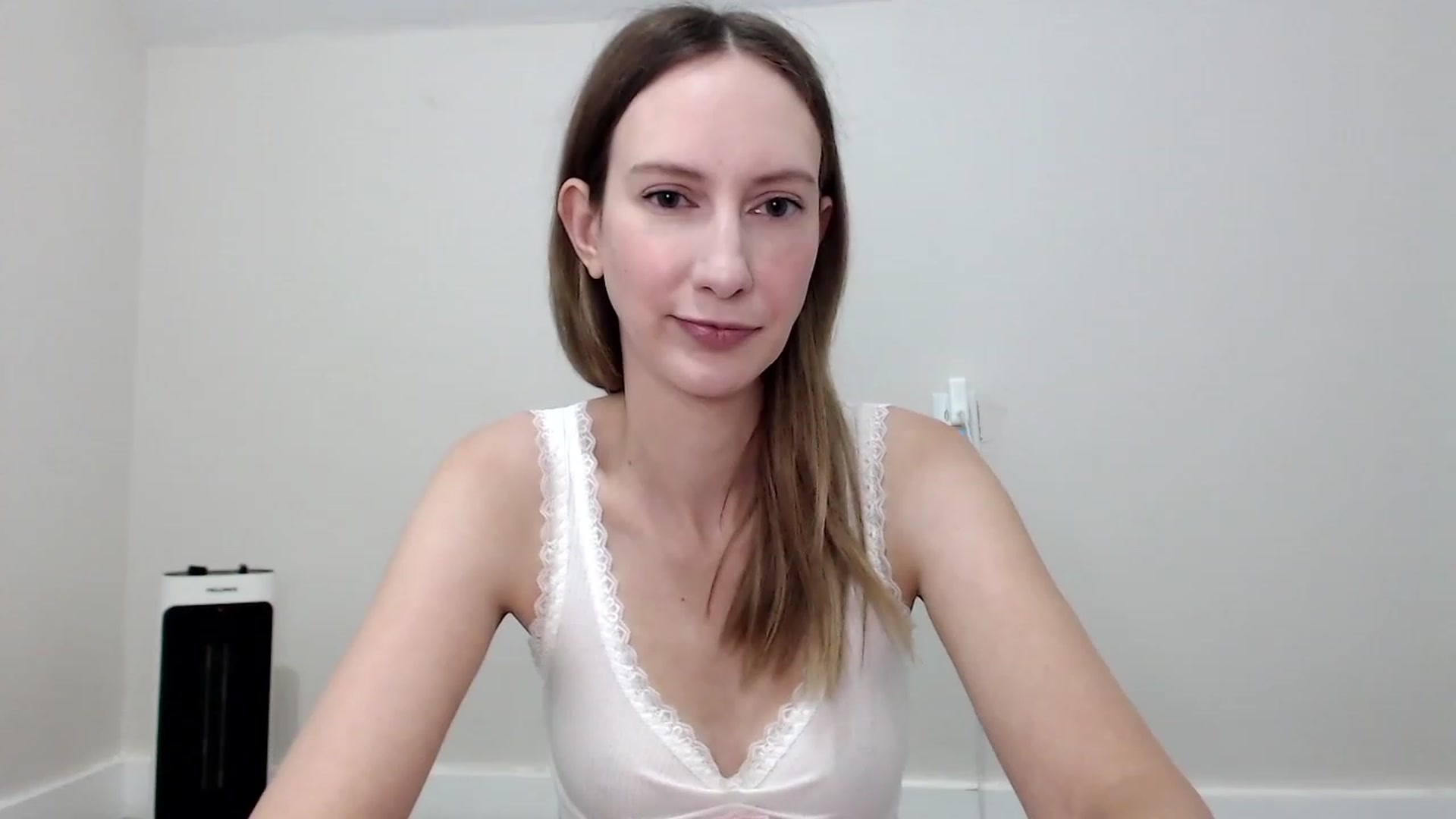 Gallery image thumbnail from Strwberrymoon's myfreecams stream on, 09/03/2023, 19:30 image 15 of 20