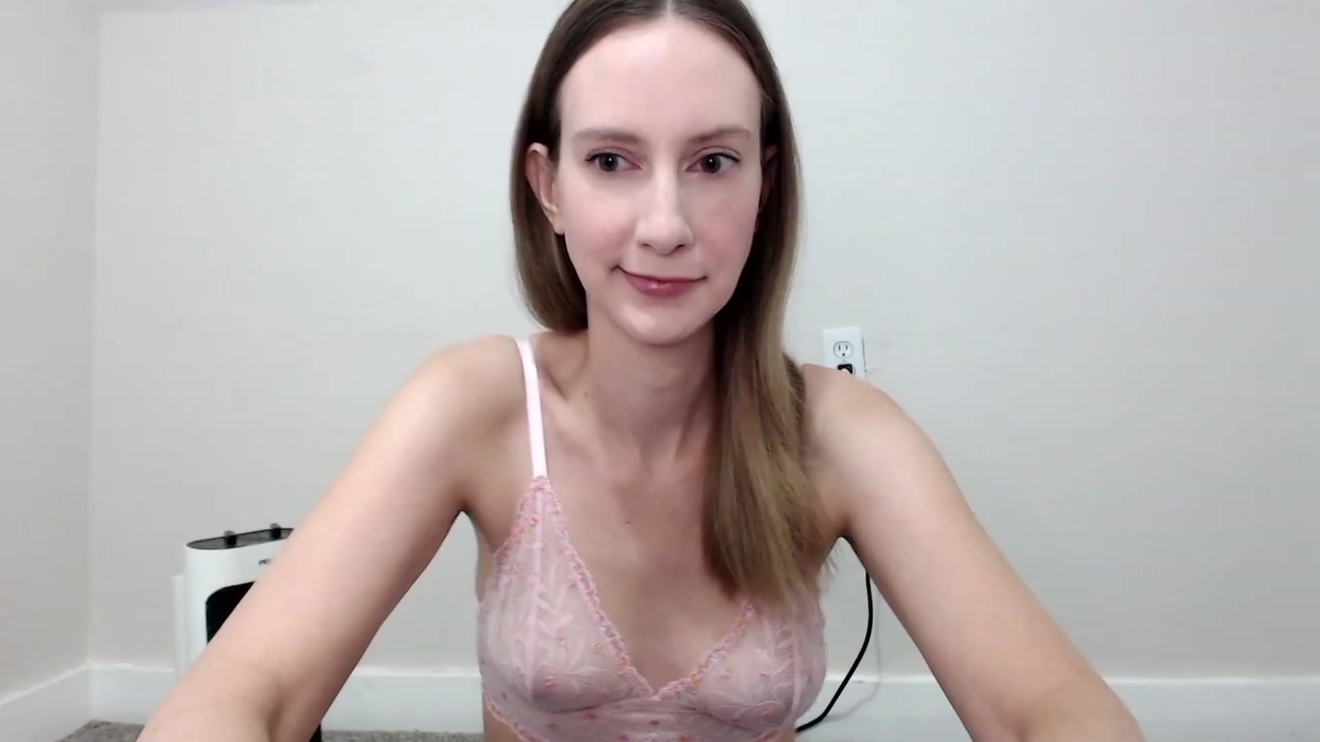 Gallery image thumbnail from Strwberrymoon's myfreecams stream on, 09/15/2023, 23:13 image 8 of 20