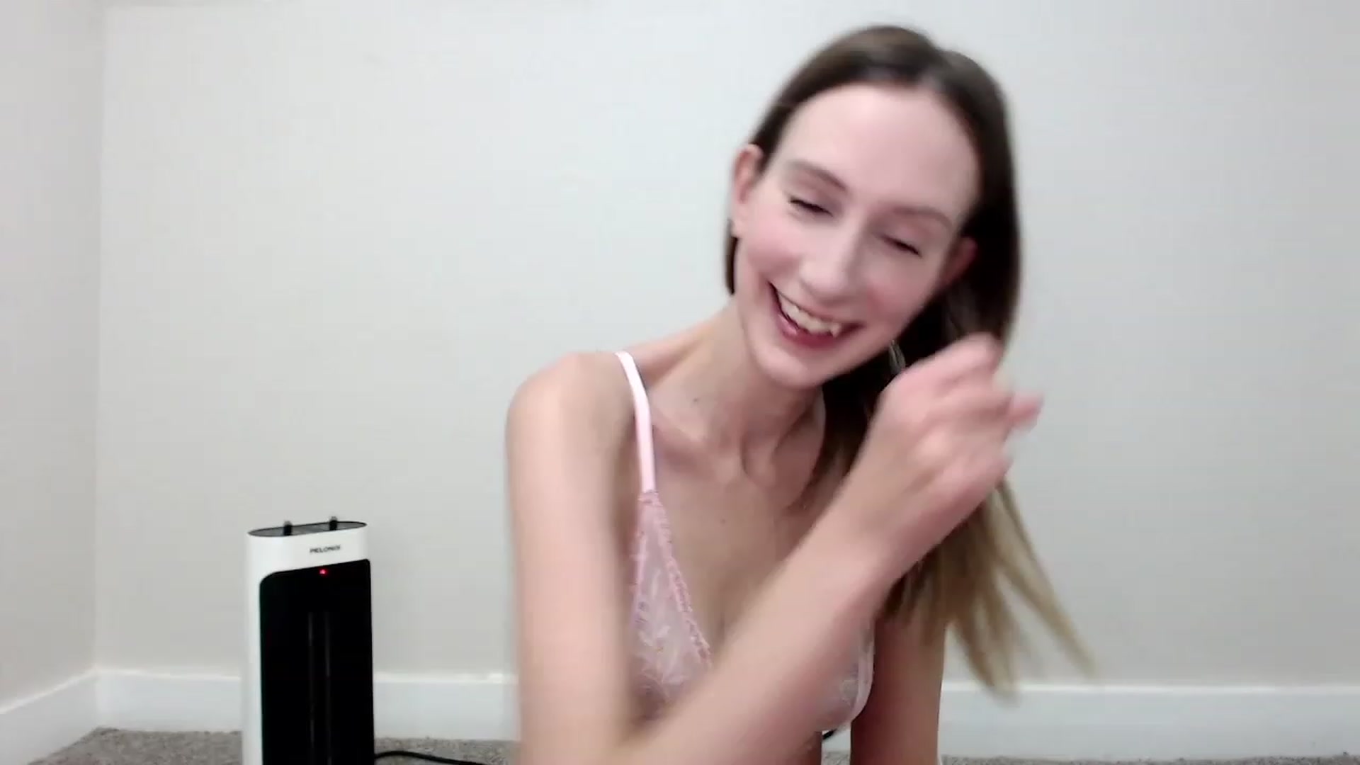 Gallery image thumbnail from Strwberrymoon's myfreecams stream on, 09/16/2023, 02:10 image 3 of 20