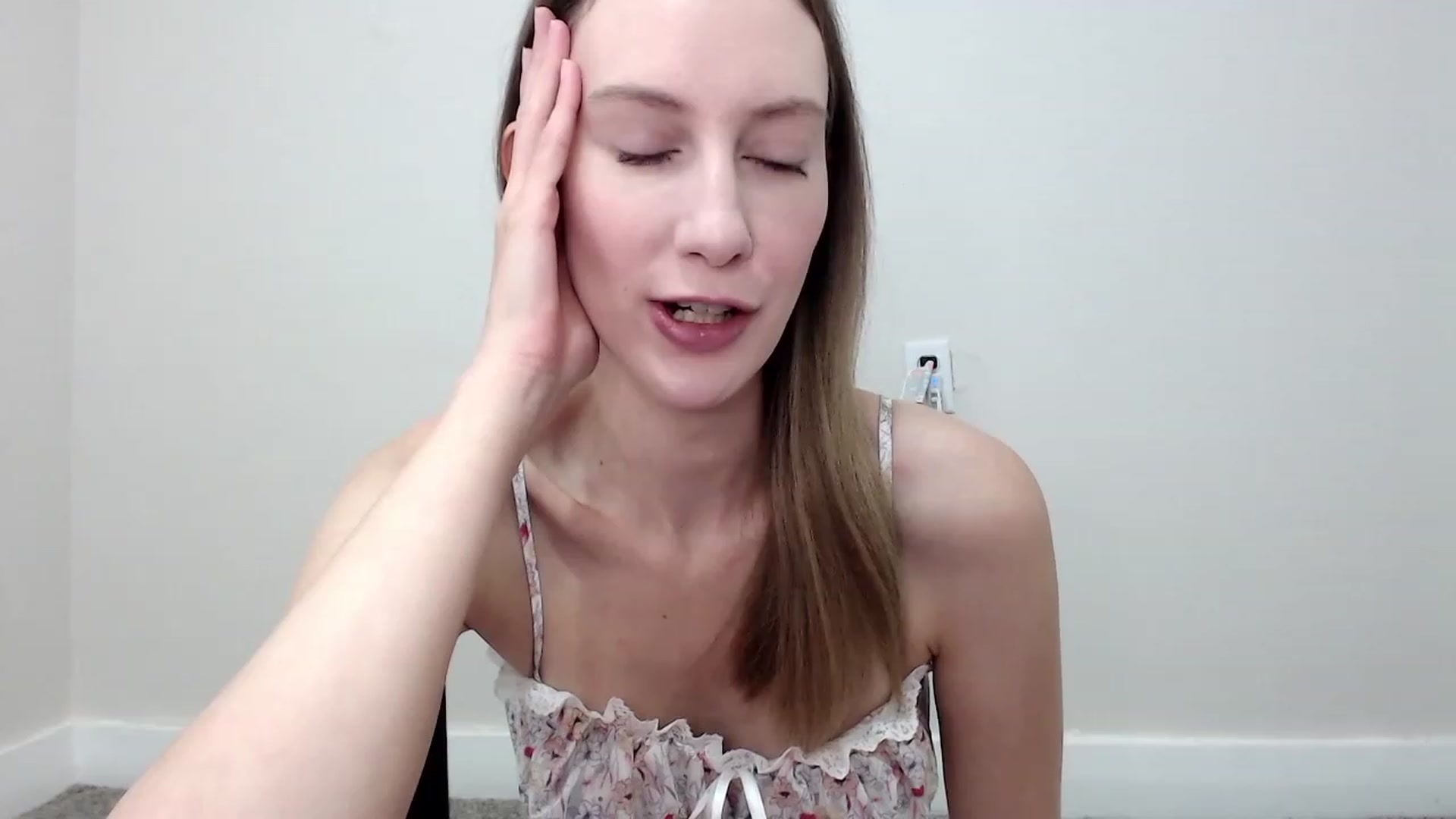 Gallery image thumbnail from Strwberrymoon's myfreecams stream on, 09/20/2023, 19:20 image 14 of 20