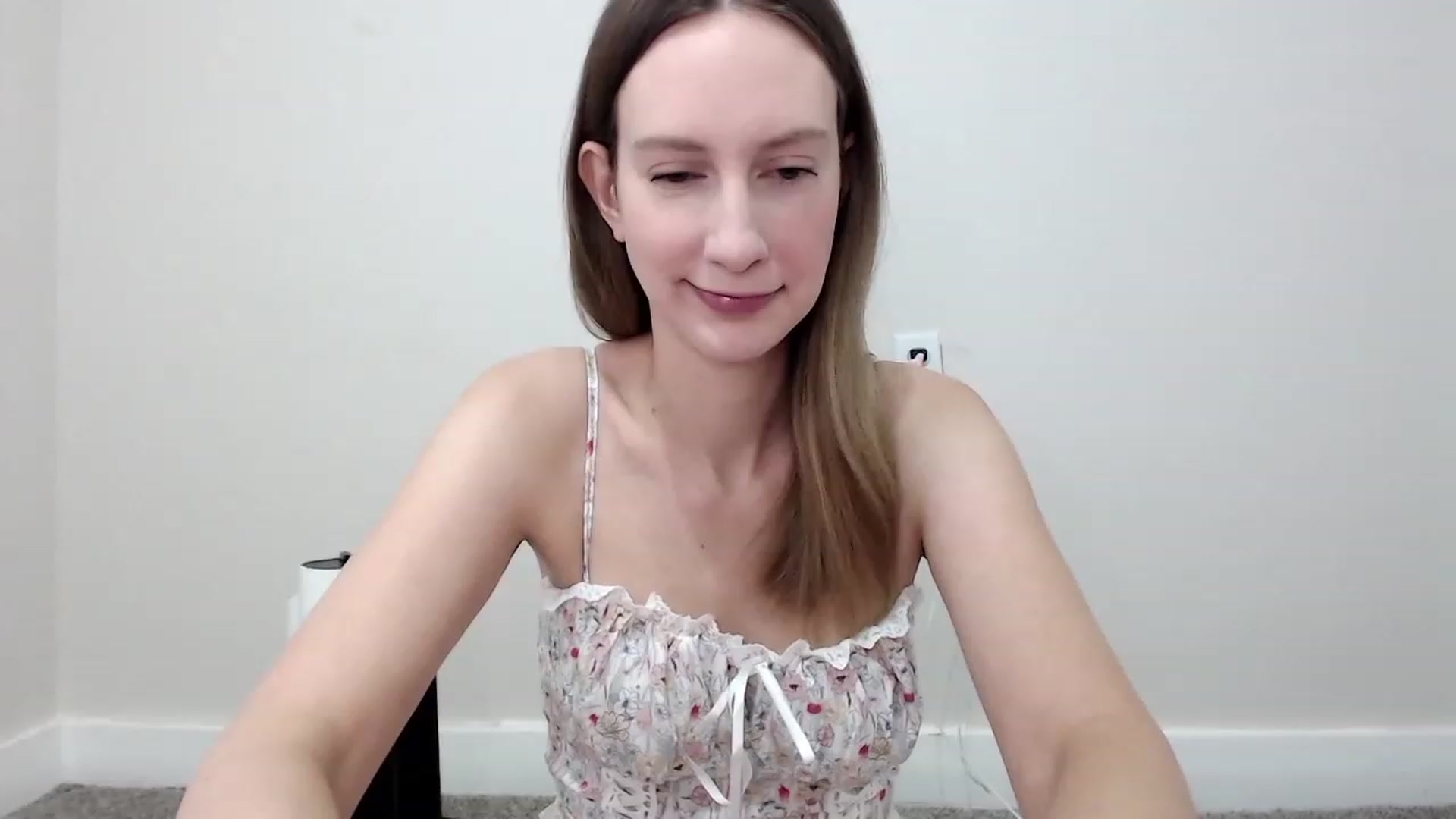 Gallery image thumbnail from Strwberrymoon's myfreecams stream on, 09/20/2023, 19:20 image 8 of 20