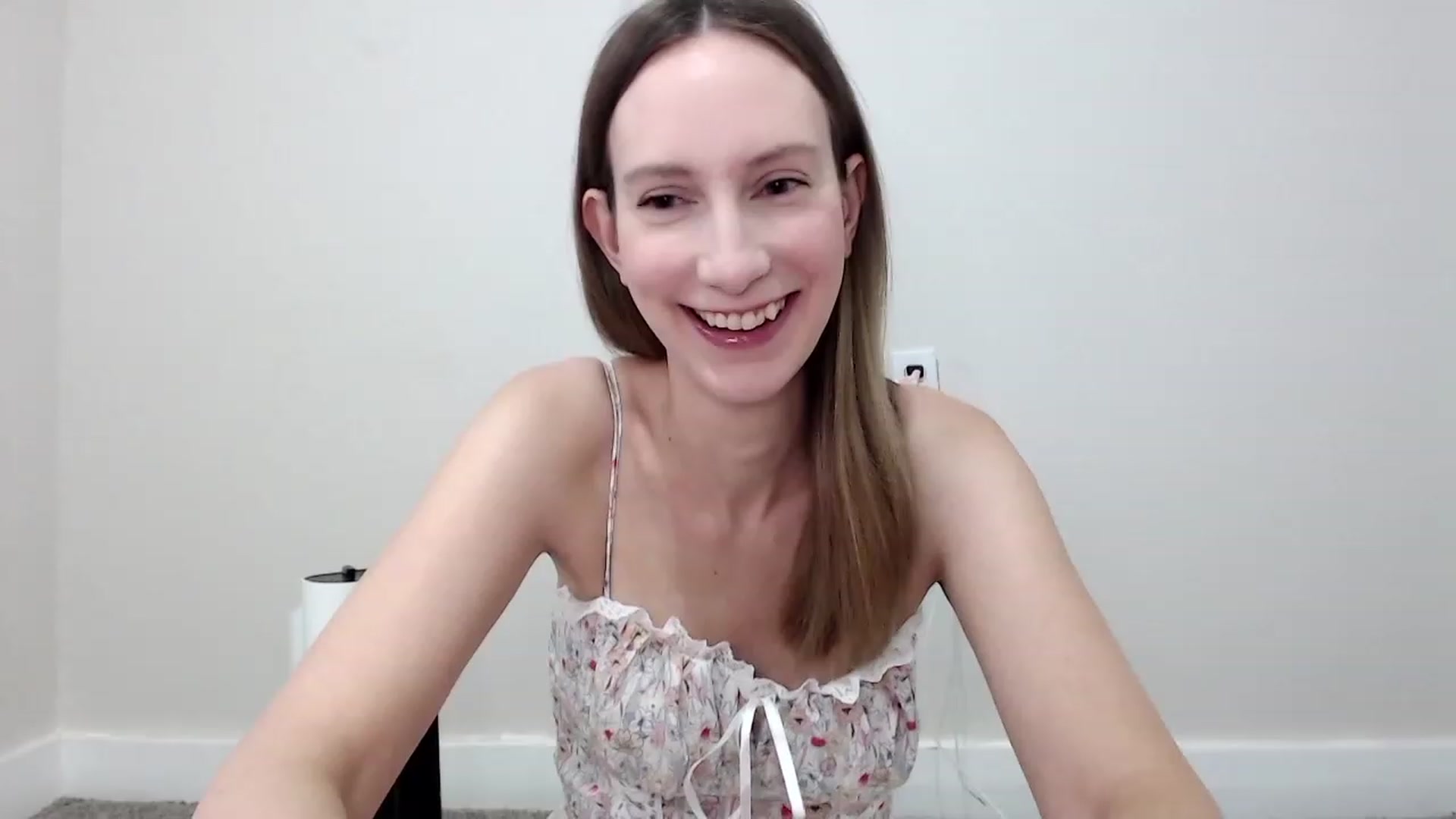 Gallery image thumbnail from Strwberrymoon's myfreecams stream on, 09/20/2023, 19:20 image 2 of 20
