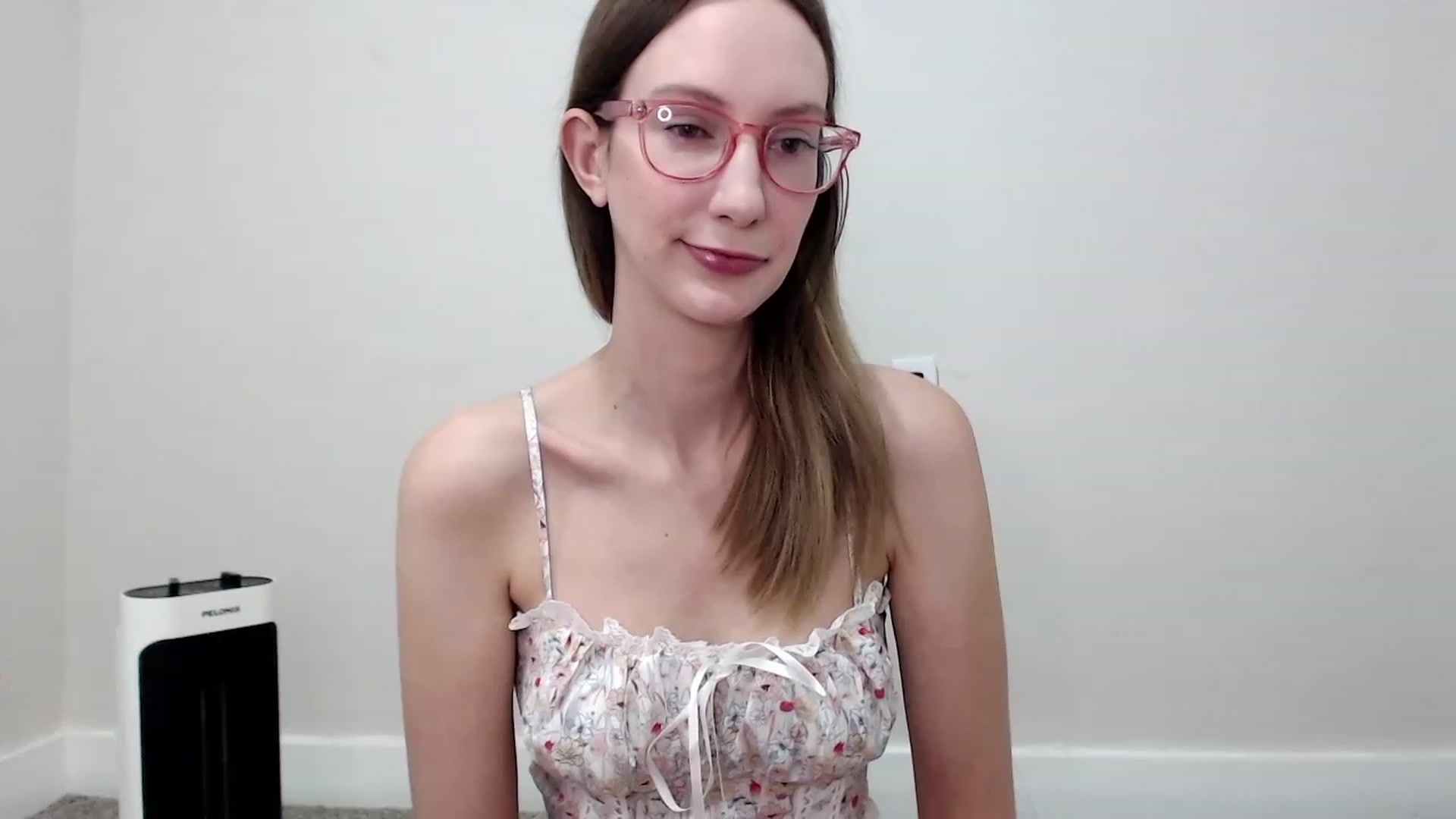 Gallery image thumbnail from Strwberrymoon's myfreecams stream on, 09/20/2023, 21:39 image 20 of 20