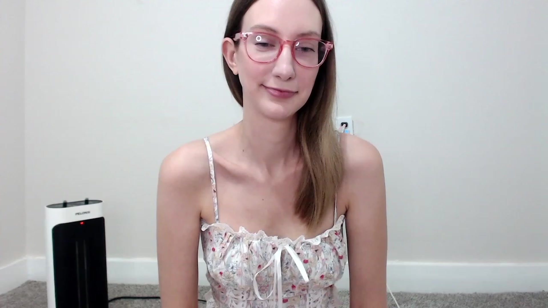 Gallery image thumbnail from Strwberrymoon's myfreecams stream on, 09/20/2023, 23:25 image 1 of 20