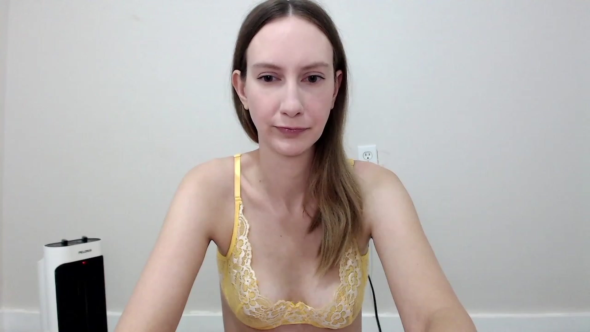 Gallery image thumbnail from Strwberrymoon's myfreecams stream on, 09/22/2023, 19:43 image 9 of 20