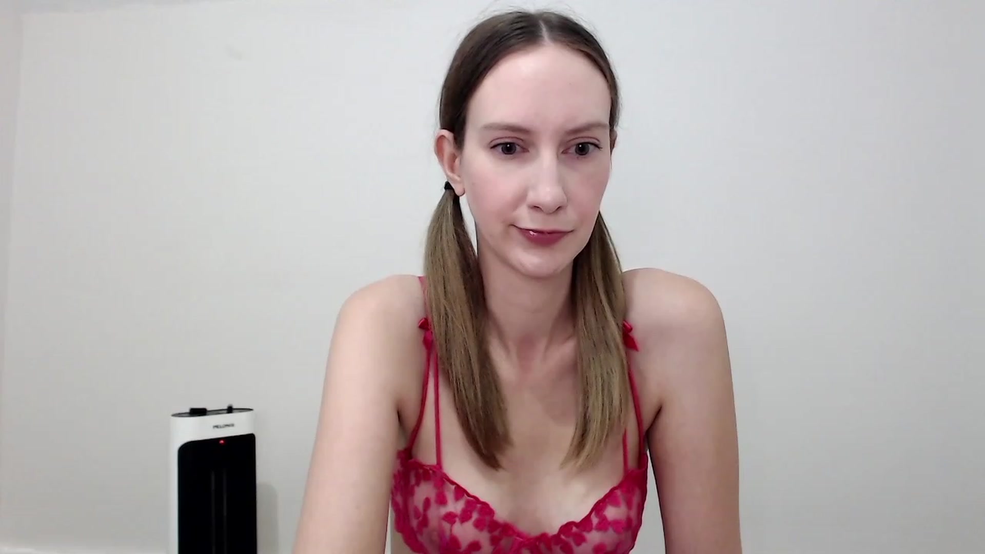 Gallery image thumbnail from Strwberrymoon's myfreecams stream on, 09/23/2023, 20:12 image 14 of 20