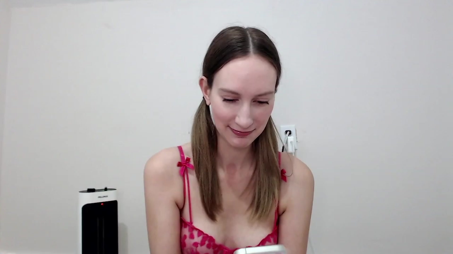 Gallery image thumbnail from Strwberrymoon's myfreecams stream on, 09/23/2023, 20:12 image 10 of 20