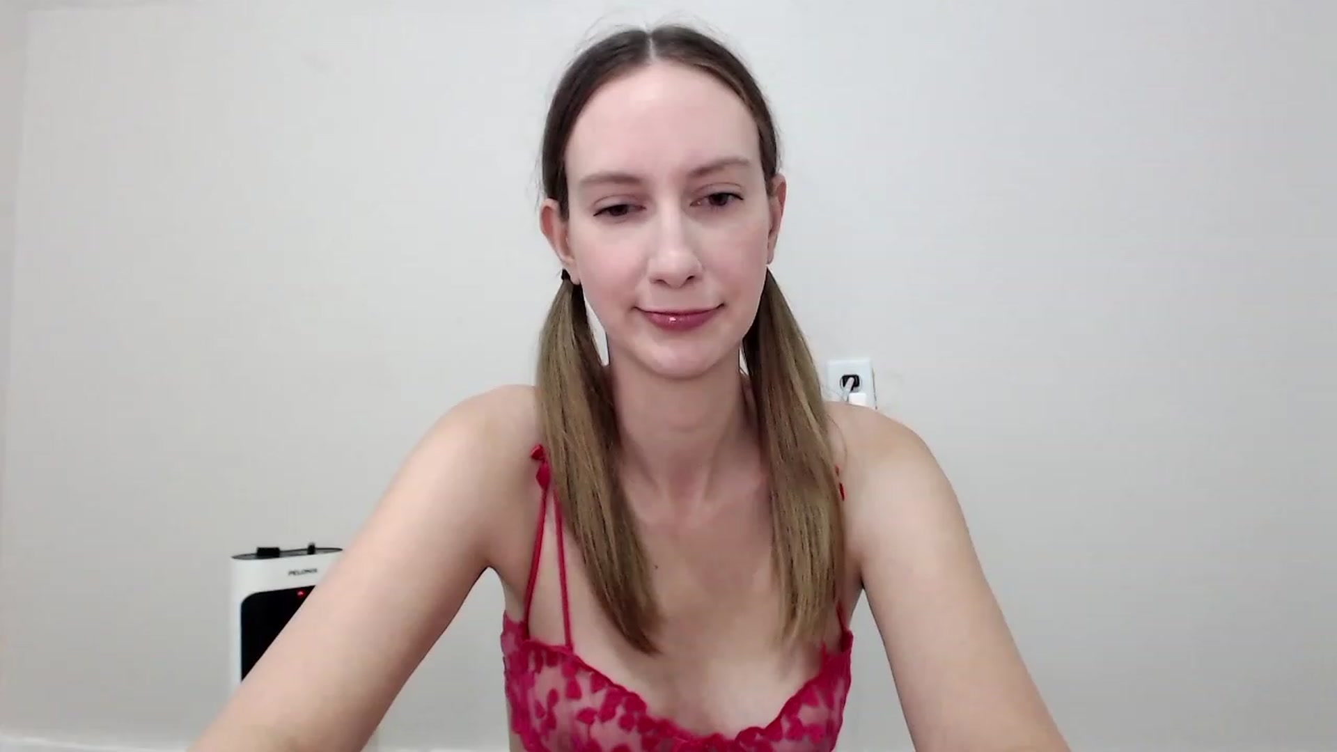 Gallery image thumbnail from Strwberrymoon's myfreecams stream on, 09/23/2023, 20:12 image 19 of 20