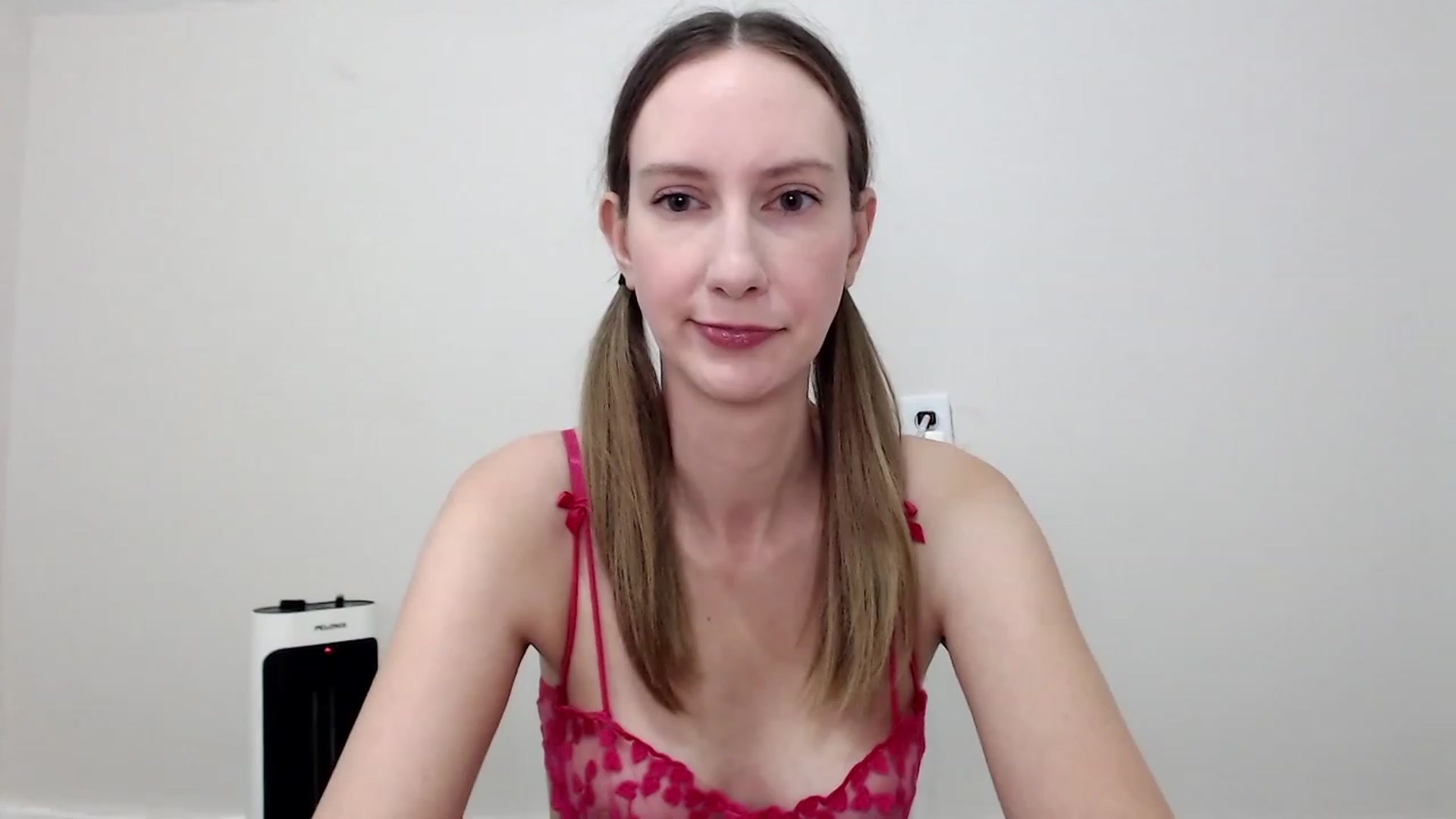 Gallery image thumbnail from Strwberrymoon's myfreecams stream on, 09/23/2023, 20:12 image 13 of 20