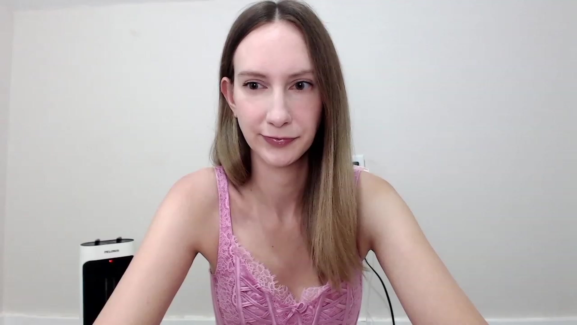 Gallery image thumbnail from Strwberrymoon's myfreecams stream on, 09/26/2023, 20:49 image 3 of 20