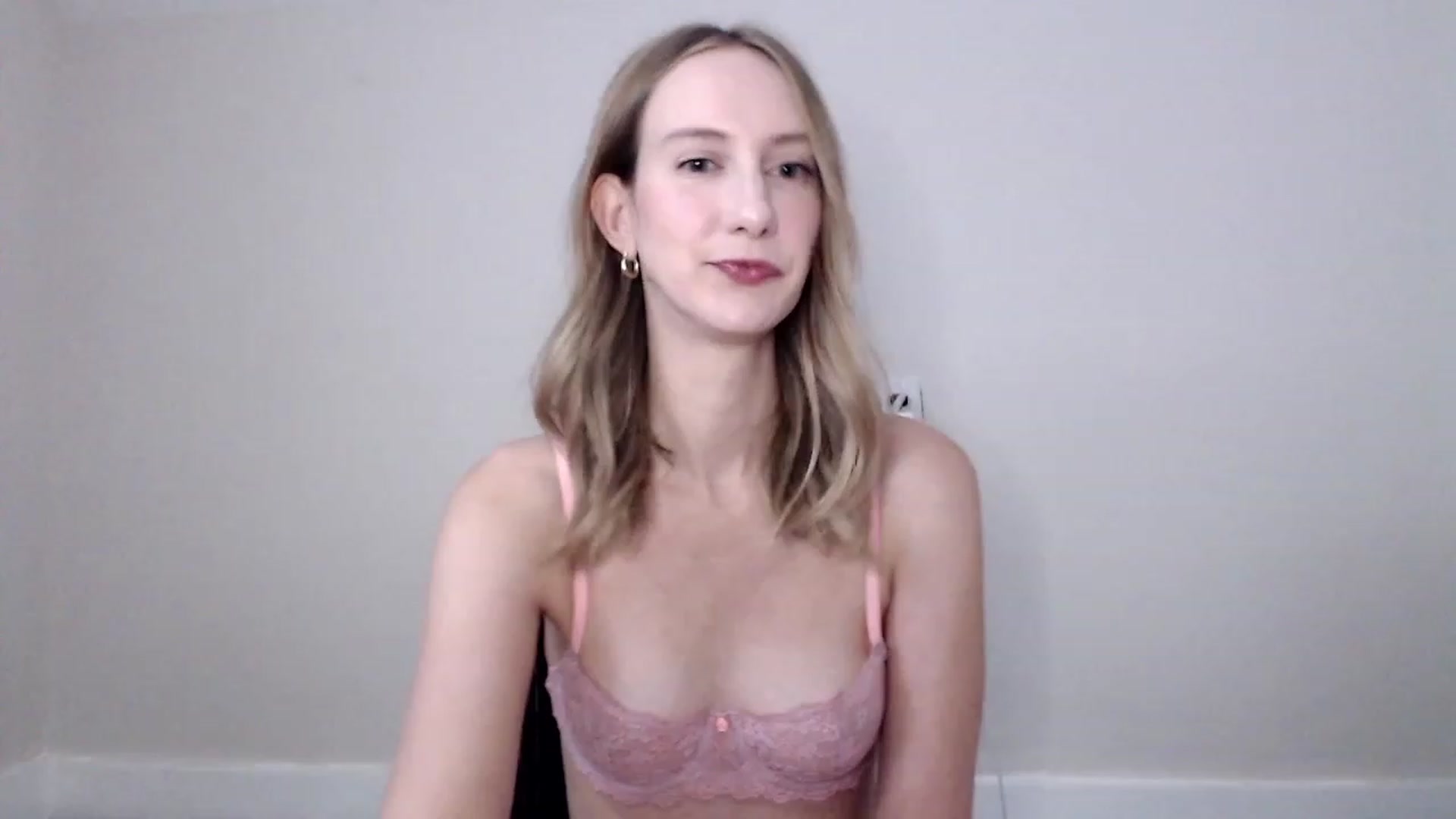 Gallery image thumbnail from Strwberrymoon's myfreecams stream on, 09/30/2023, 18:26 image 19 of 20