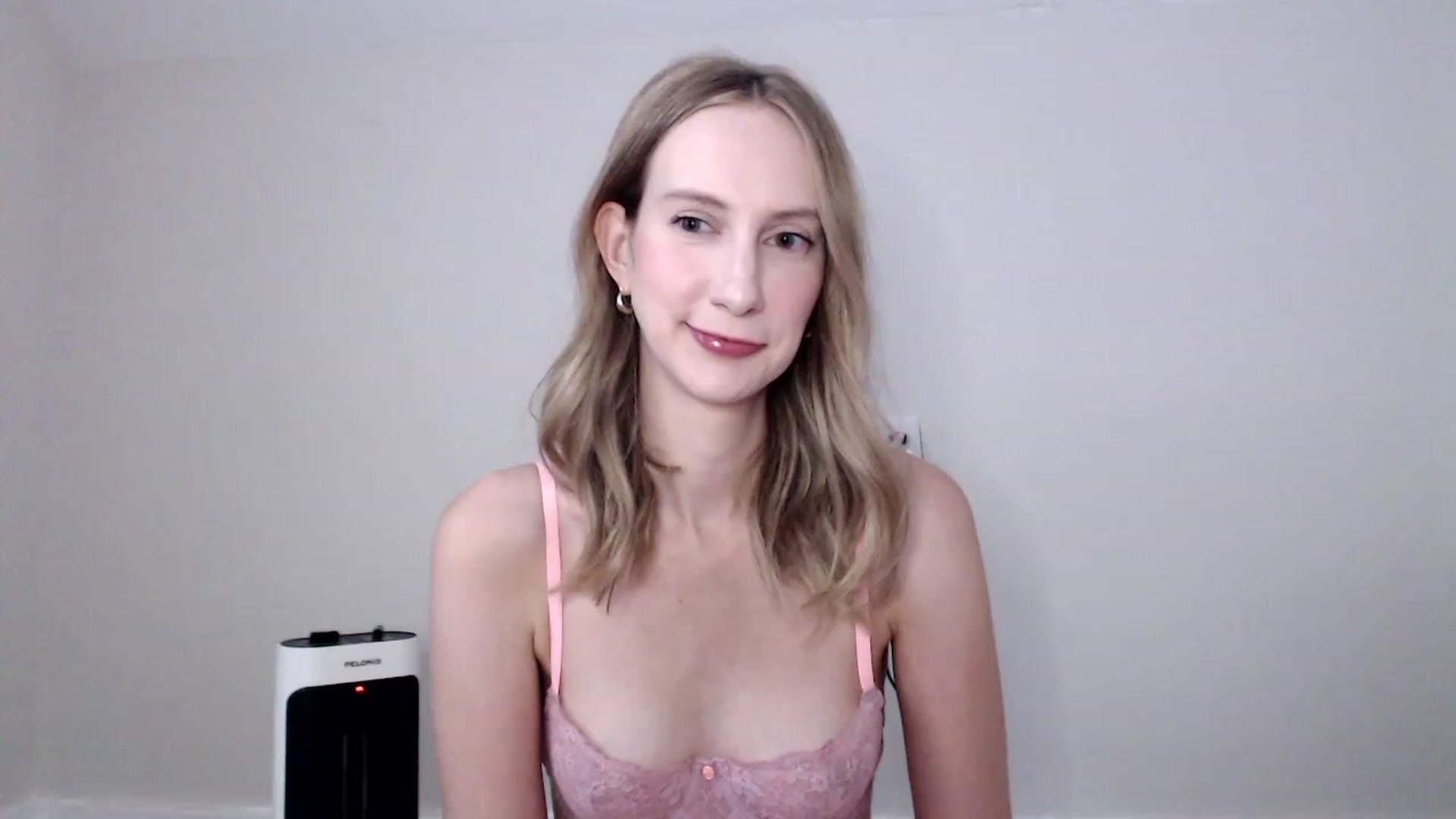 Gallery image thumbnail from Strwberrymoon's myfreecams stream on, 09/30/2023, 18:26 image 4 of 20