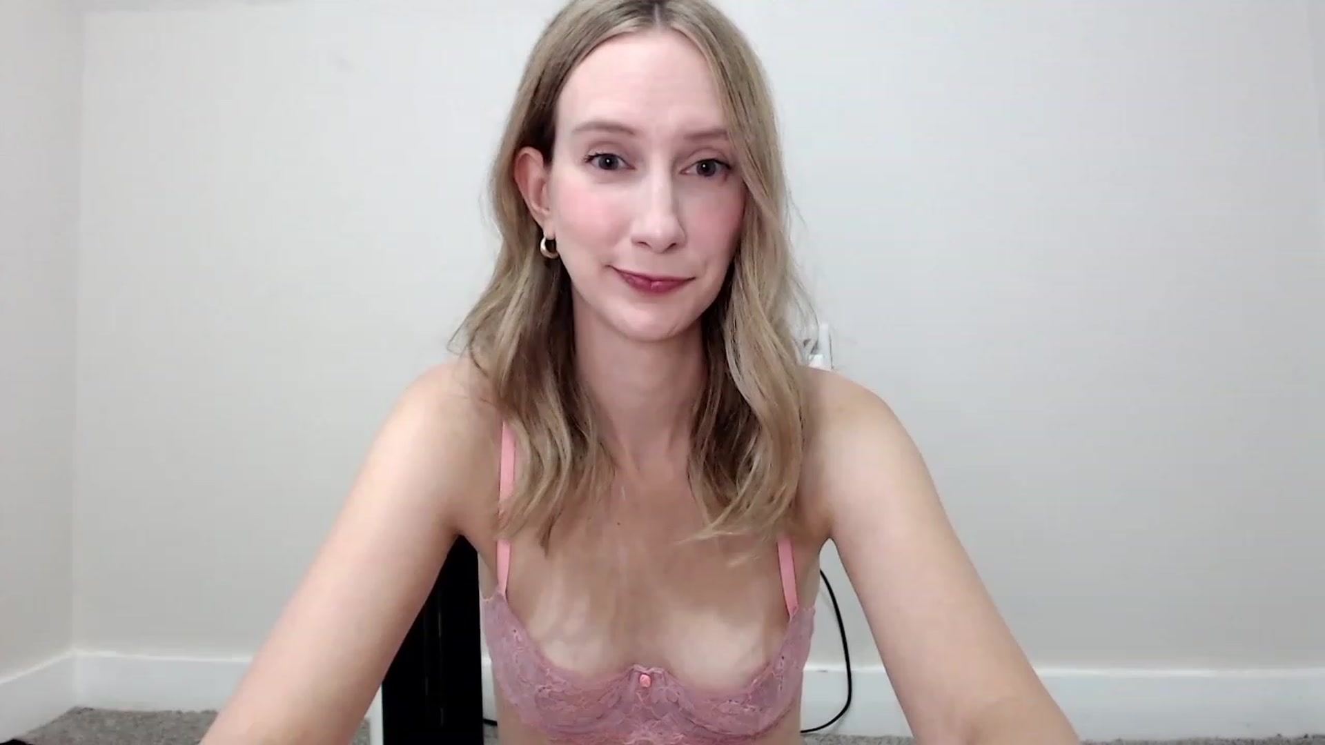 Gallery image thumbnail from Strwberrymoon's myfreecams stream on, 09/30/2023, 19:10 image 6 of 20