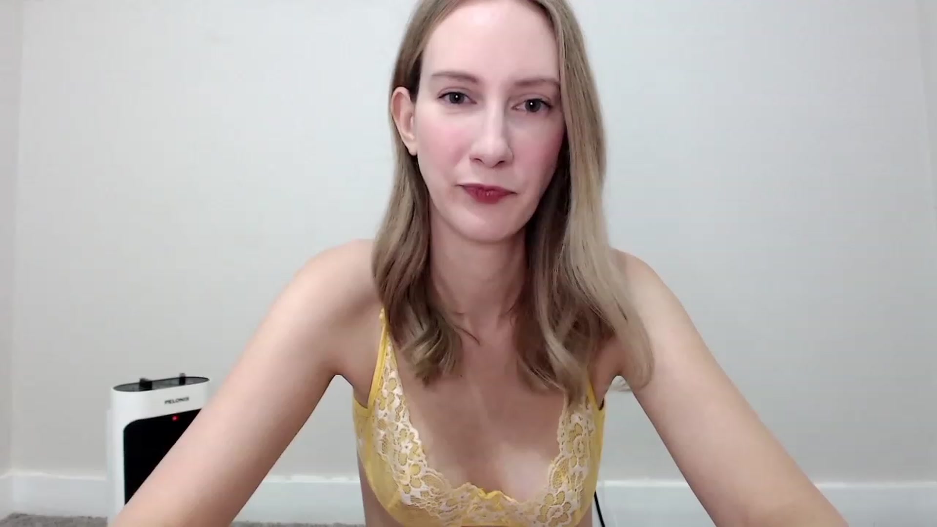 Gallery image thumbnail from Strwberrymoon's myfreecams stream on, 10/02/2023, 18:53 image 4 of 20