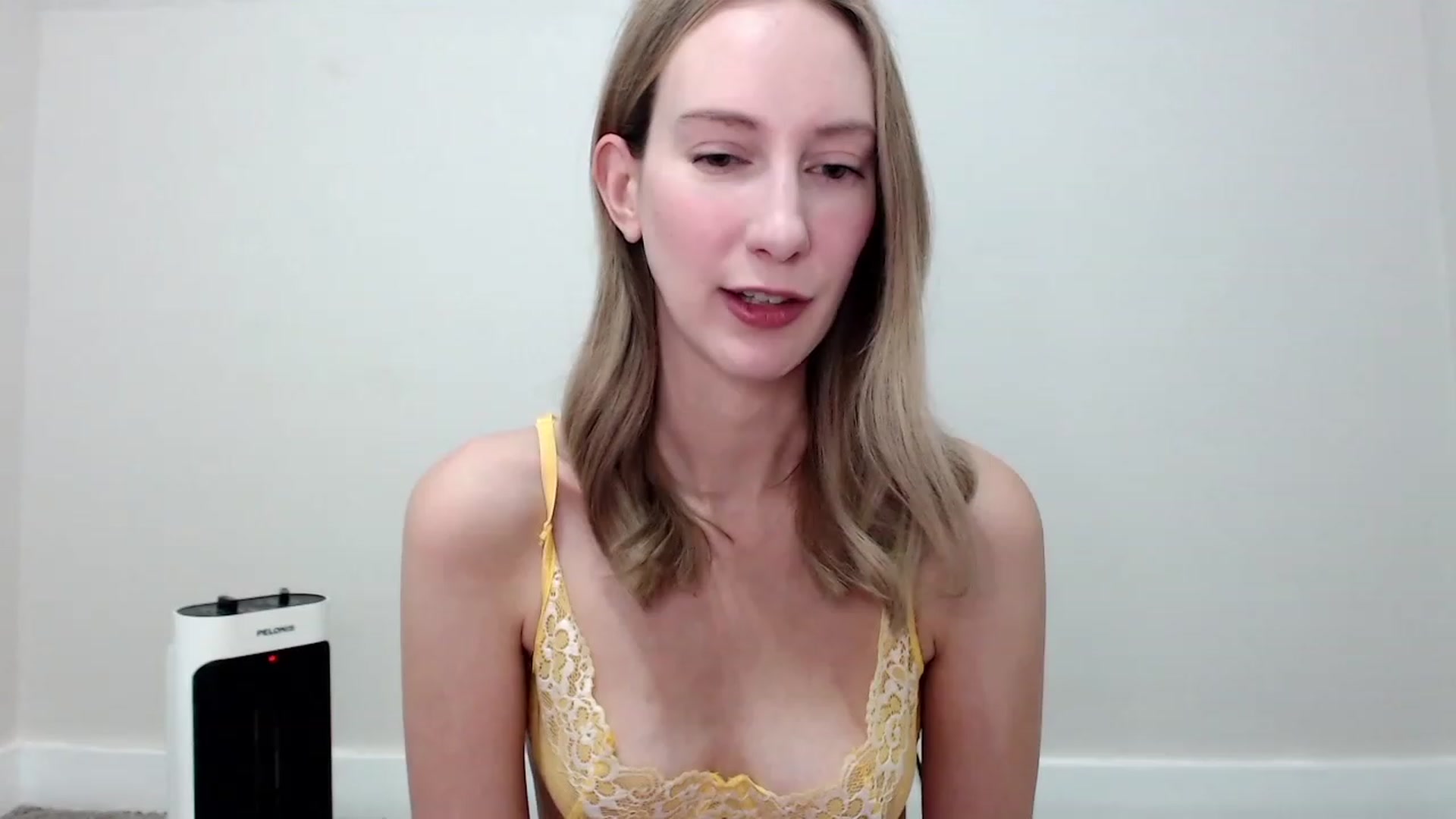 Gallery image thumbnail from Strwberrymoon's myfreecams stream on, 10/02/2023, 18:53 image 1 of 20