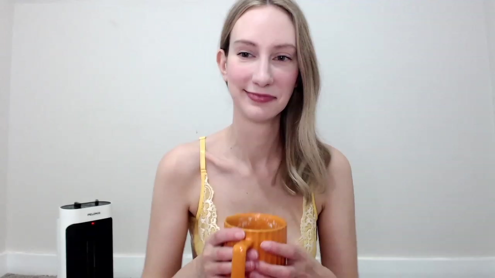 Gallery image thumbnail from Strwberrymoon's myfreecams stream on, 10/02/2023, 18:53 image 11 of 20