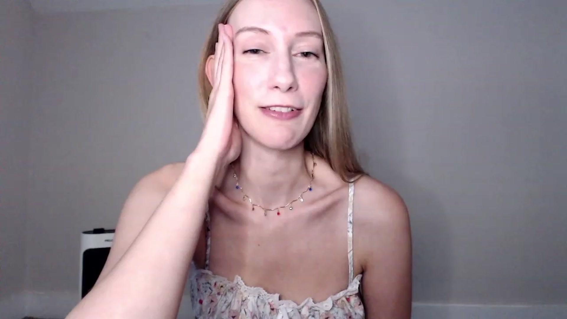 Gallery image thumbnail from Strwberrymoon's myfreecams stream on, 10/04/2023, 20:06 image 10 of 20