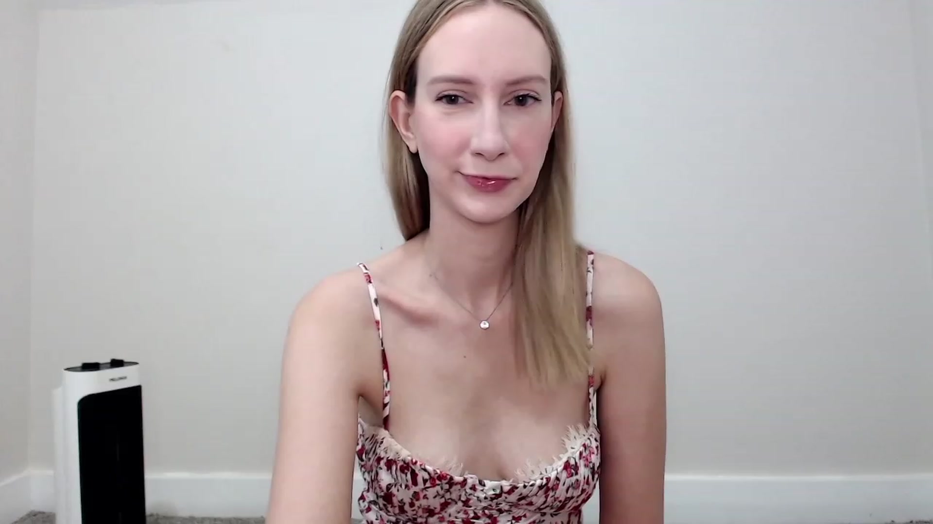 Gallery image thumbnail from Strwberrymoon's myfreecams stream on, 10/07/2023, 18:02 image 3 of 20