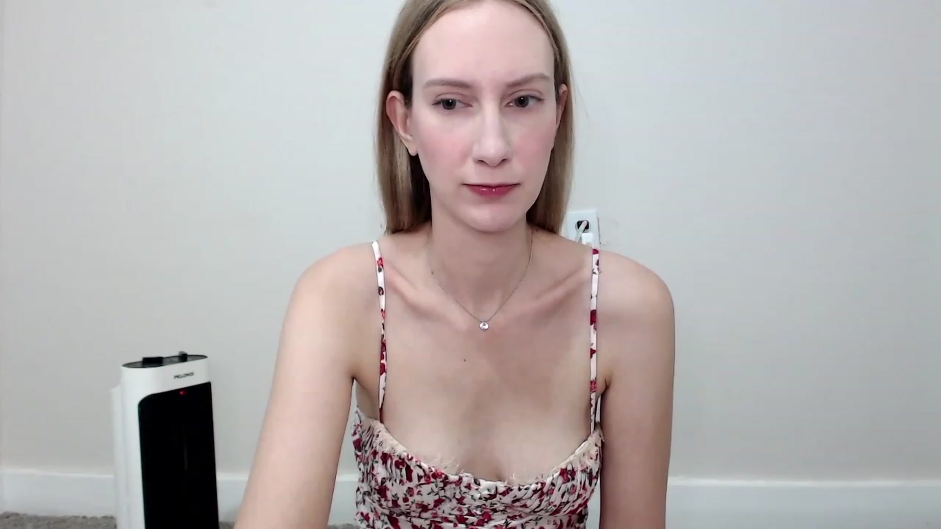 Gallery image thumbnail from Strwberrymoon's myfreecams stream on, 10/07/2023, 19:41 image 12 of 20