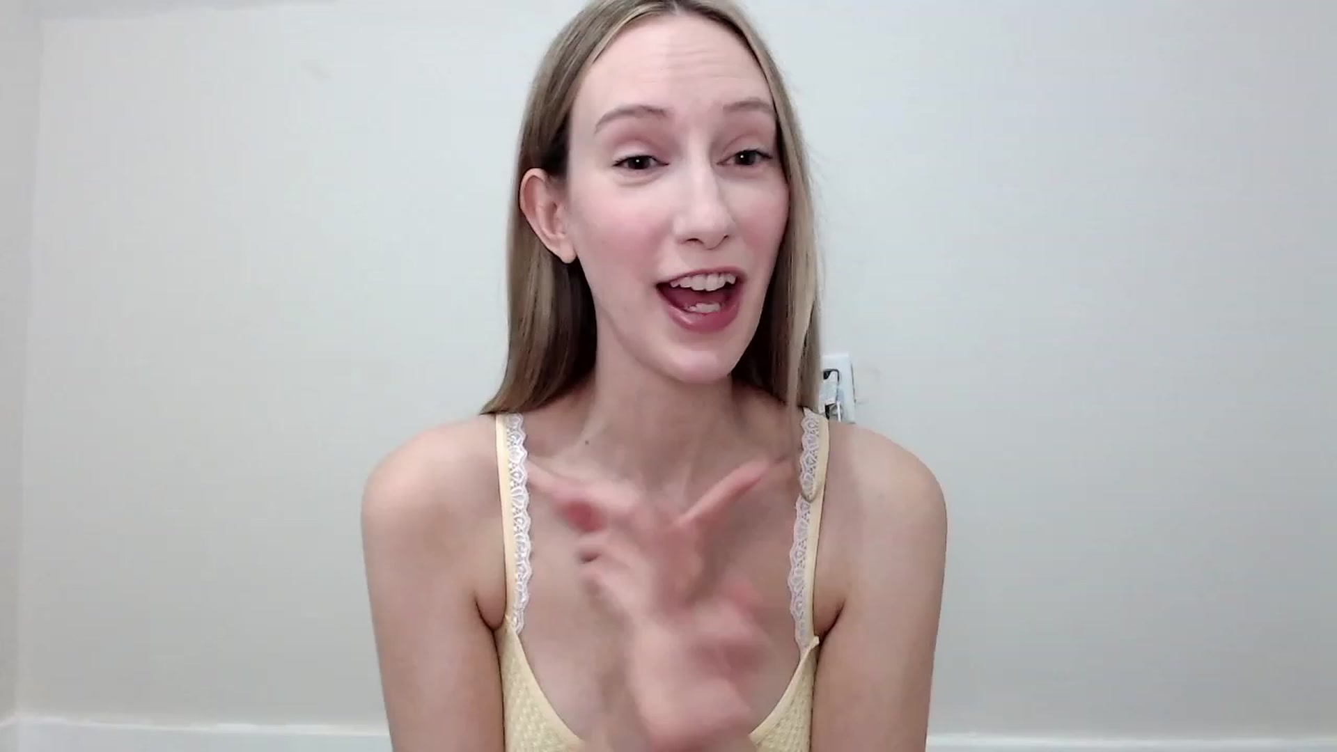 Gallery image thumbnail from Strwberrymoon's myfreecams stream on, 10/12/2023, 18:59 image 16 of 20