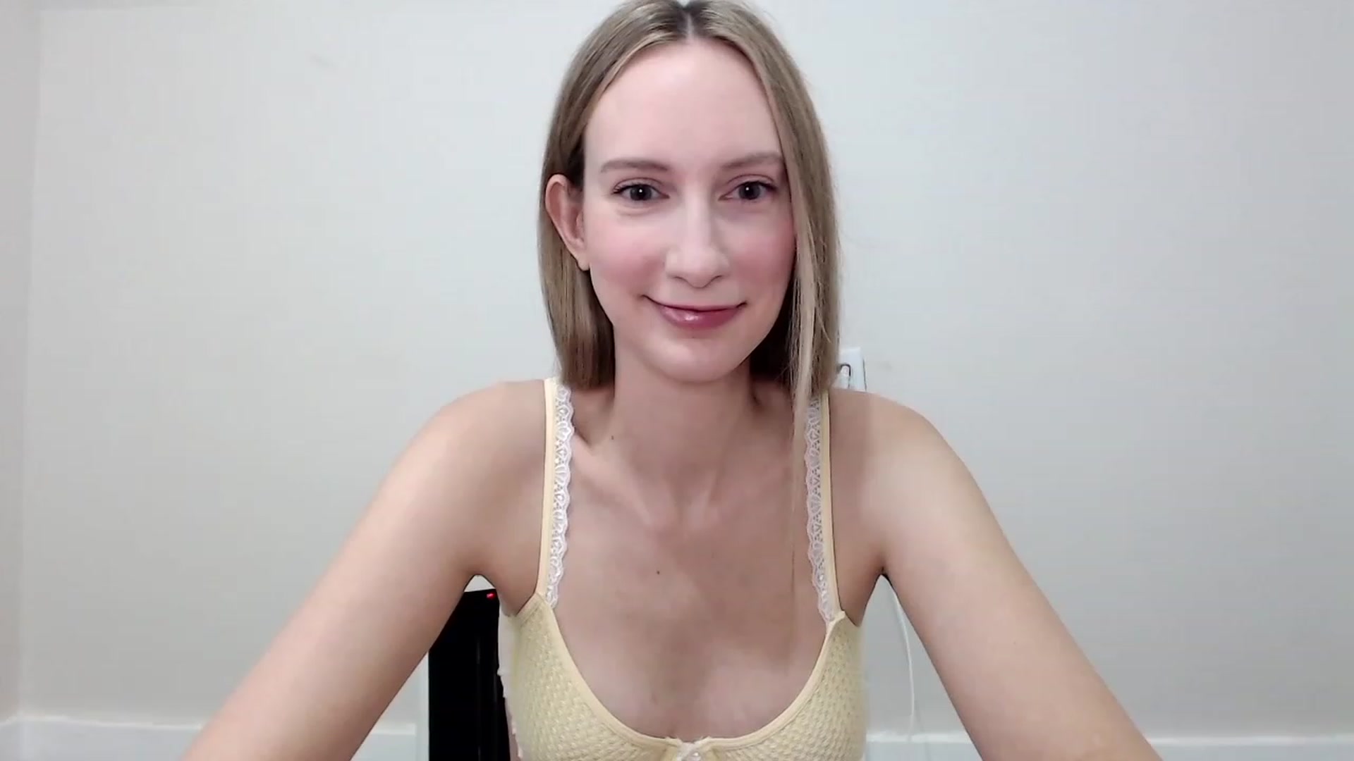Gallery image thumbnail from Strwberrymoon's myfreecams stream on, 10/12/2023, 18:59 image 17 of 20
