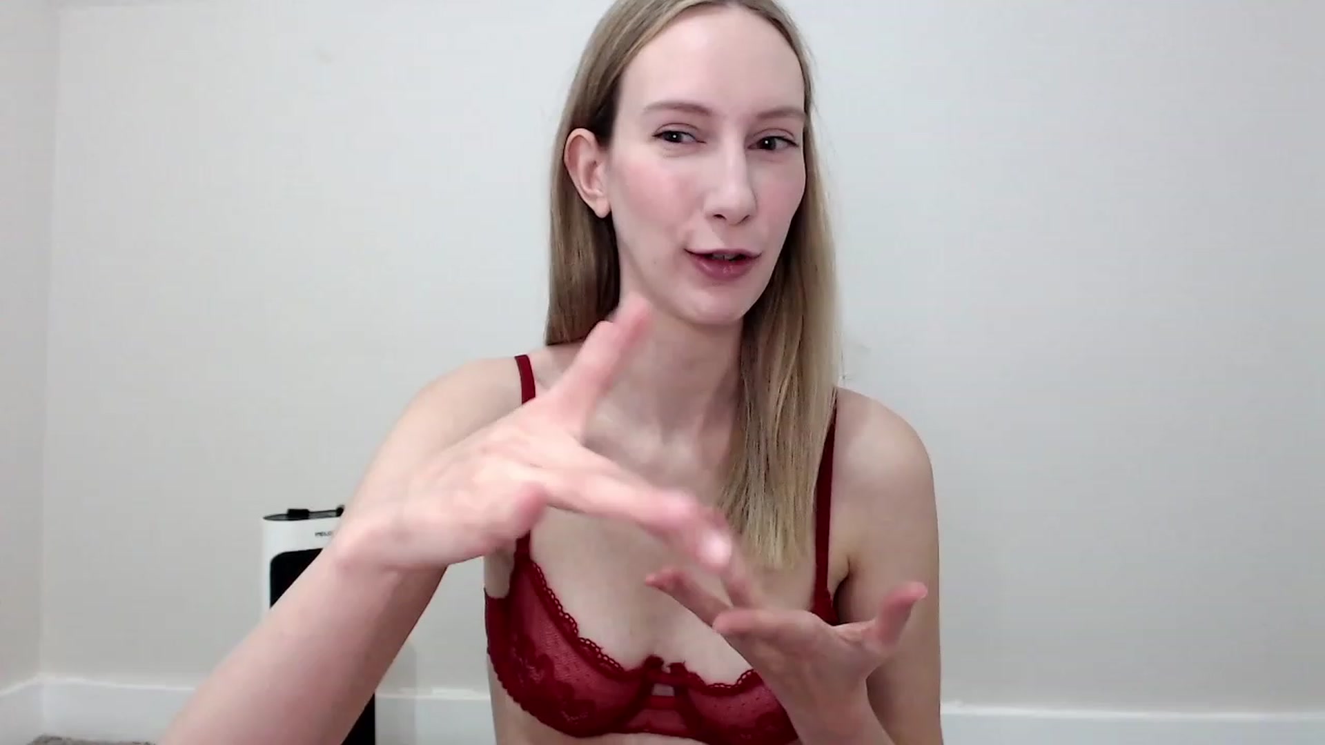 Gallery image thumbnail from Strwberrymoon's myfreecams stream on, 10/19/2023, 20:17 image 6 of 20