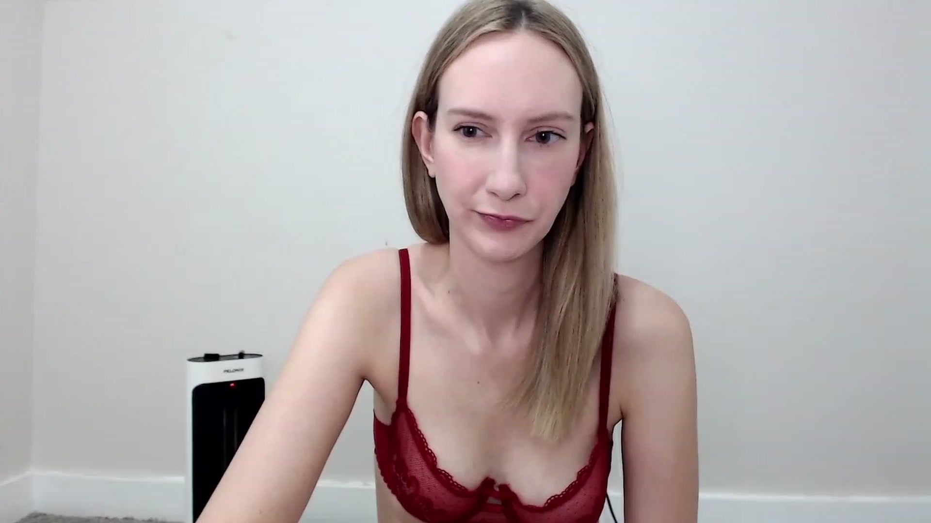 Gallery image thumbnail from Strwberrymoon's myfreecams stream on, 10/19/2023, 20:17 image 10 of 20