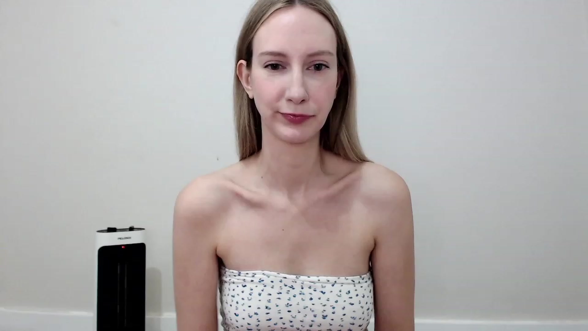 Gallery image thumbnail from Strwberrymoon's myfreecams stream on, 10/22/2023, 18:50 image 4 of 20