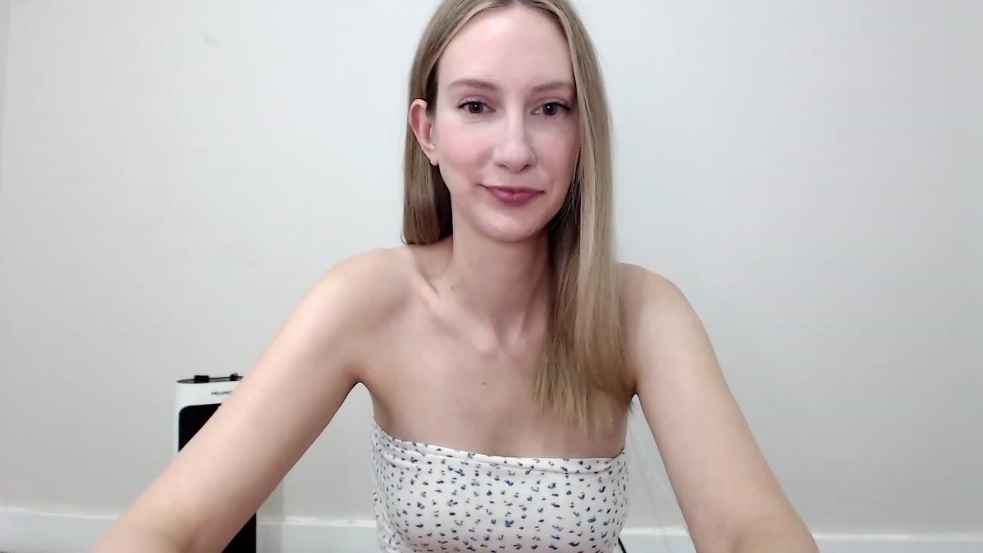 Gallery image thumbnail from Strwberrymoon's myfreecams stream on, 10/22/2023, 19:21 image 18 of 20