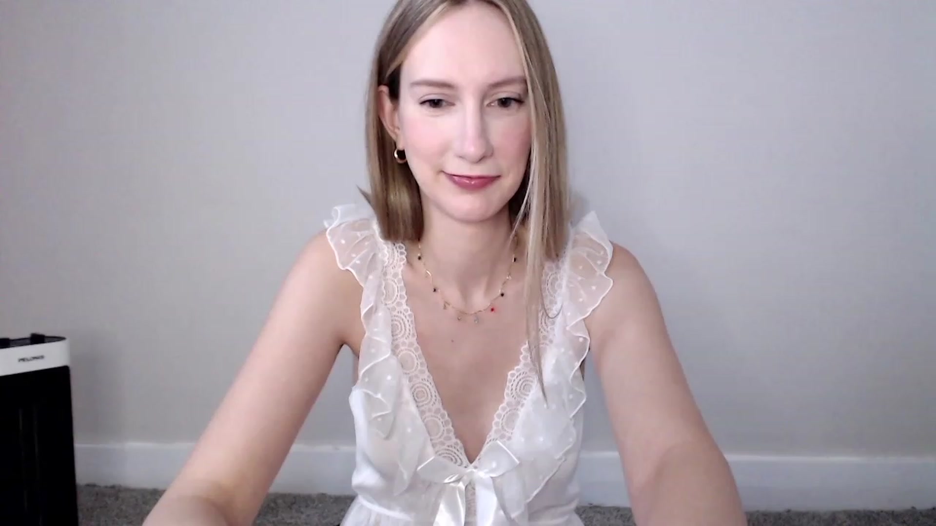 Gallery image thumbnail from Strwberrymoon's myfreecams stream on, 10/27/2023, 19:23 image 1 of 20