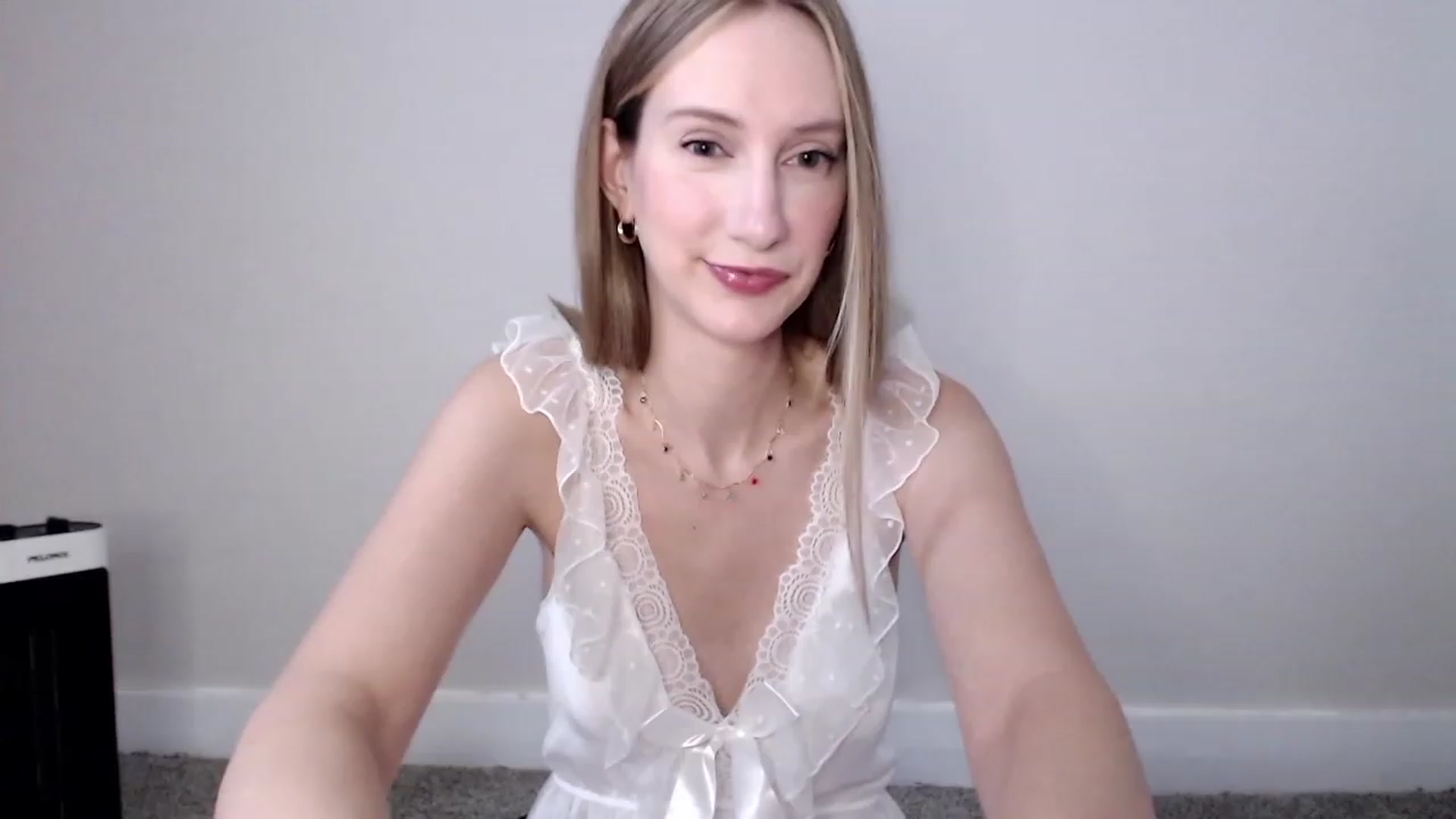 Gallery image thumbnail from Strwberrymoon's myfreecams stream on, 10/27/2023, 19:23 image 2 of 20