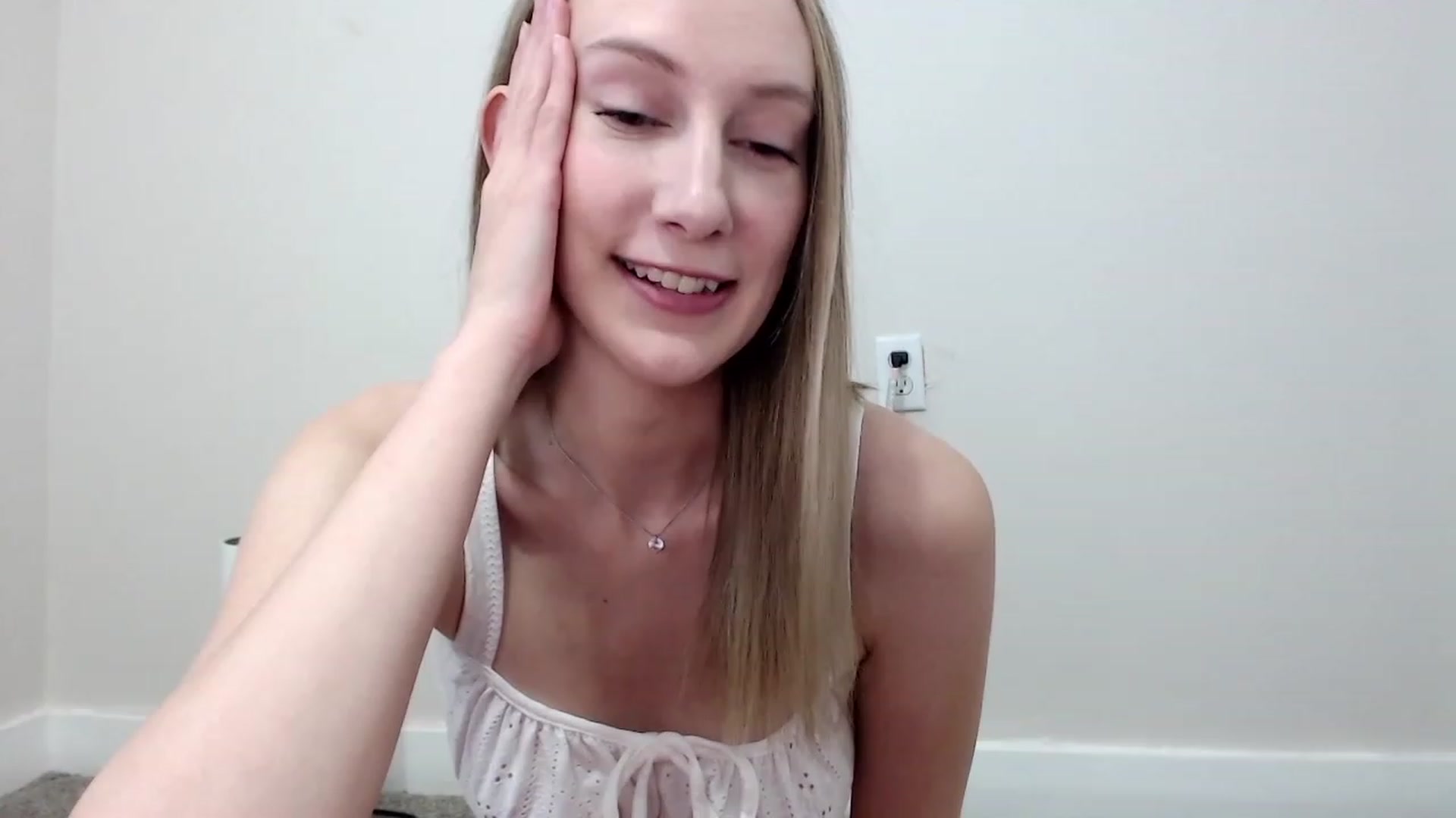 Gallery image thumbnail from Strwberrymoon's myfreecams stream on, 10/28/2023, 21:58 image 19 of 20