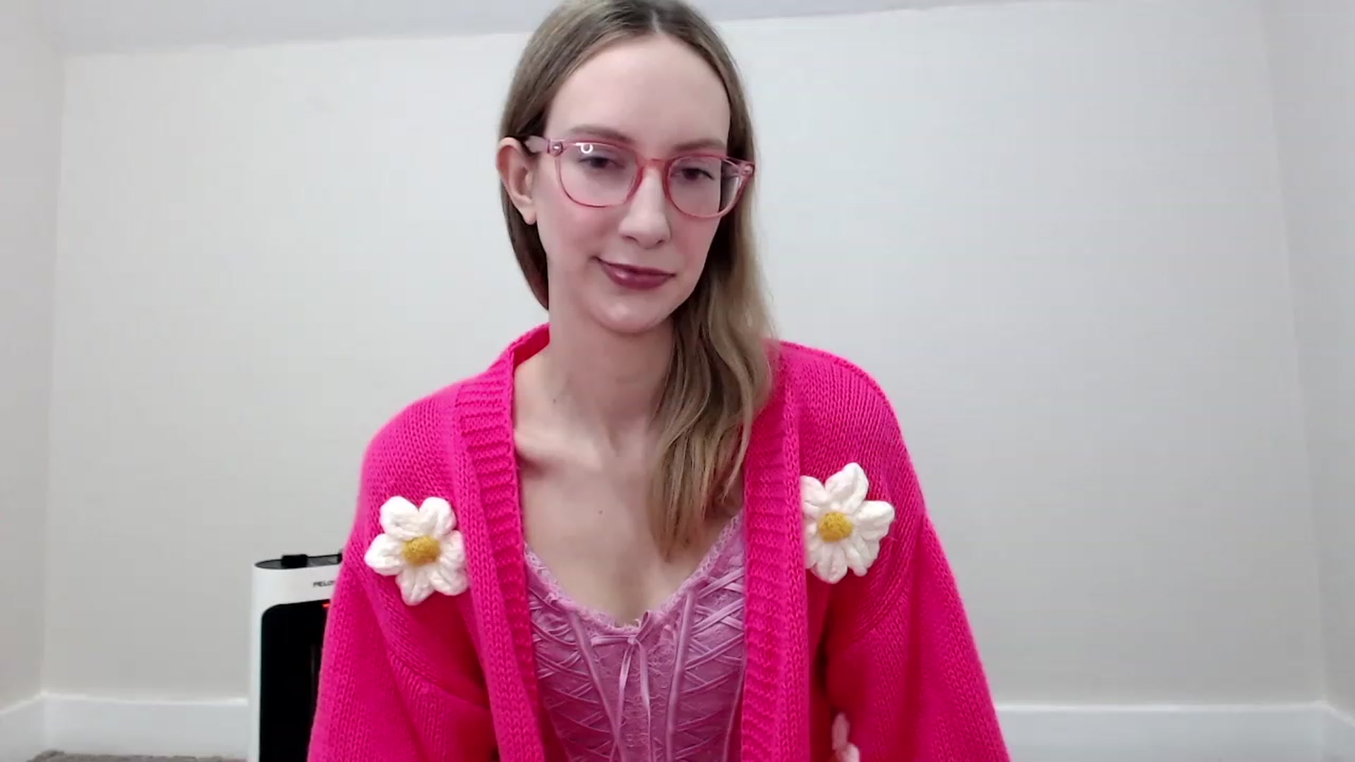 Gallery image thumbnail from Strwberrymoon's myfreecams stream on, 11/18/2023, 20:19 image 20 of 20