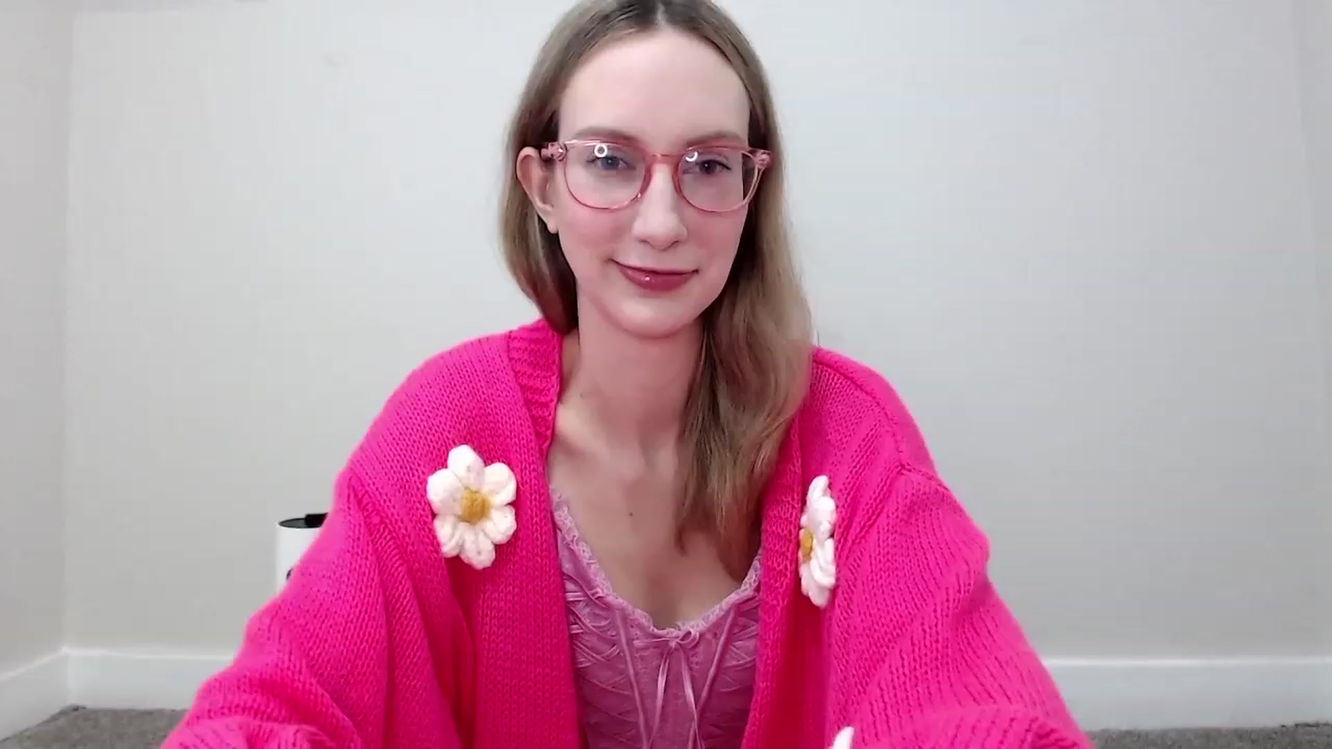 Gallery image thumbnail from Strwberrymoon's myfreecams stream on, 11/18/2023, 20:19 image 3 of 20