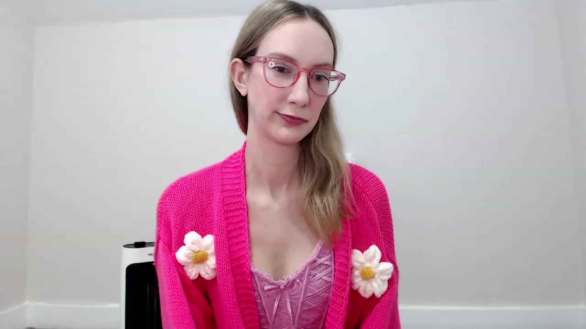 Gallery image thumbnail from Strwberrymoon's myfreecams stream on, 11/18/2023, 20:19 image 5 of 20