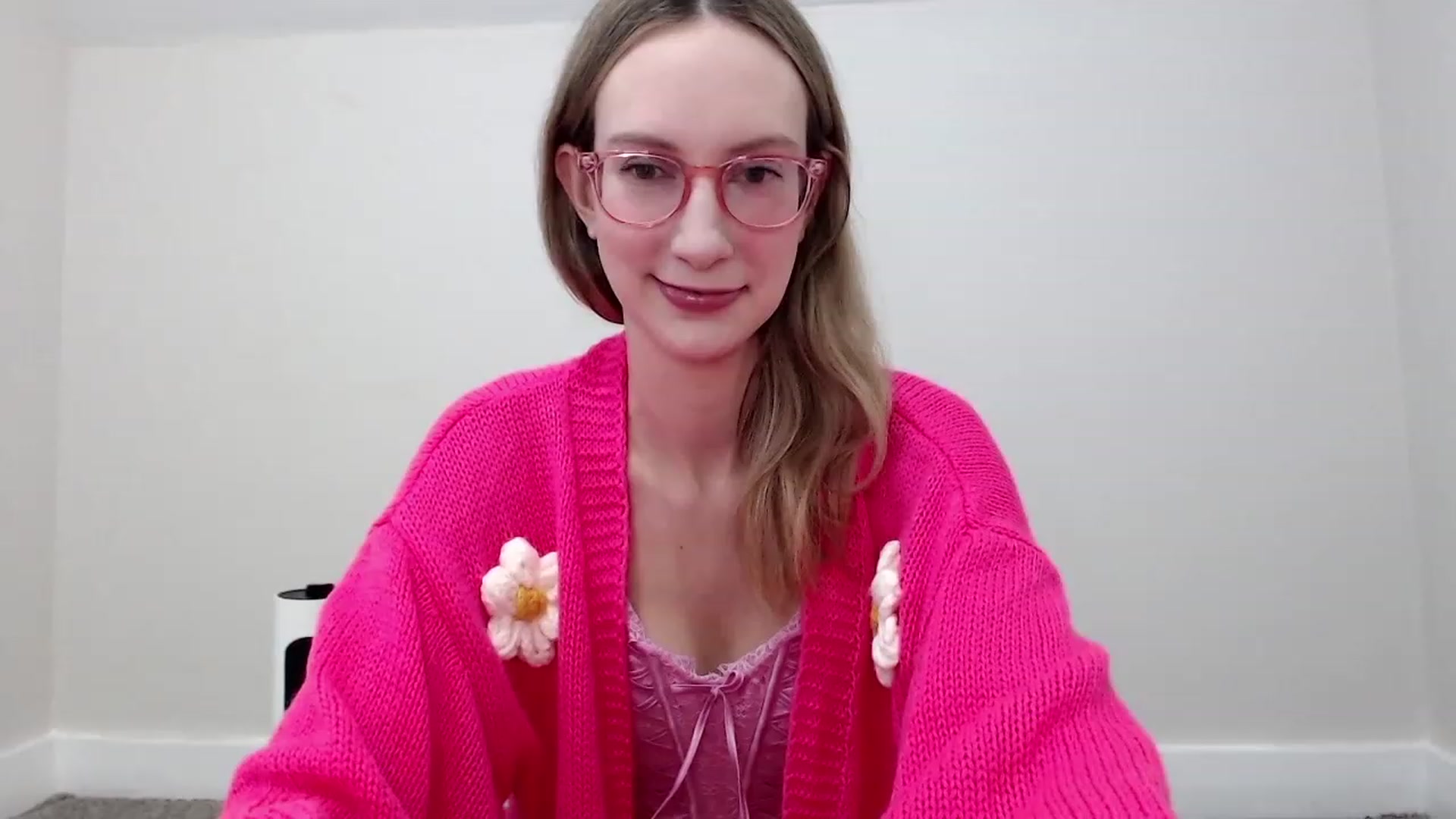 Gallery image thumbnail from Strwberrymoon's myfreecams stream on, 11/18/2023, 20:19 image 13 of 20