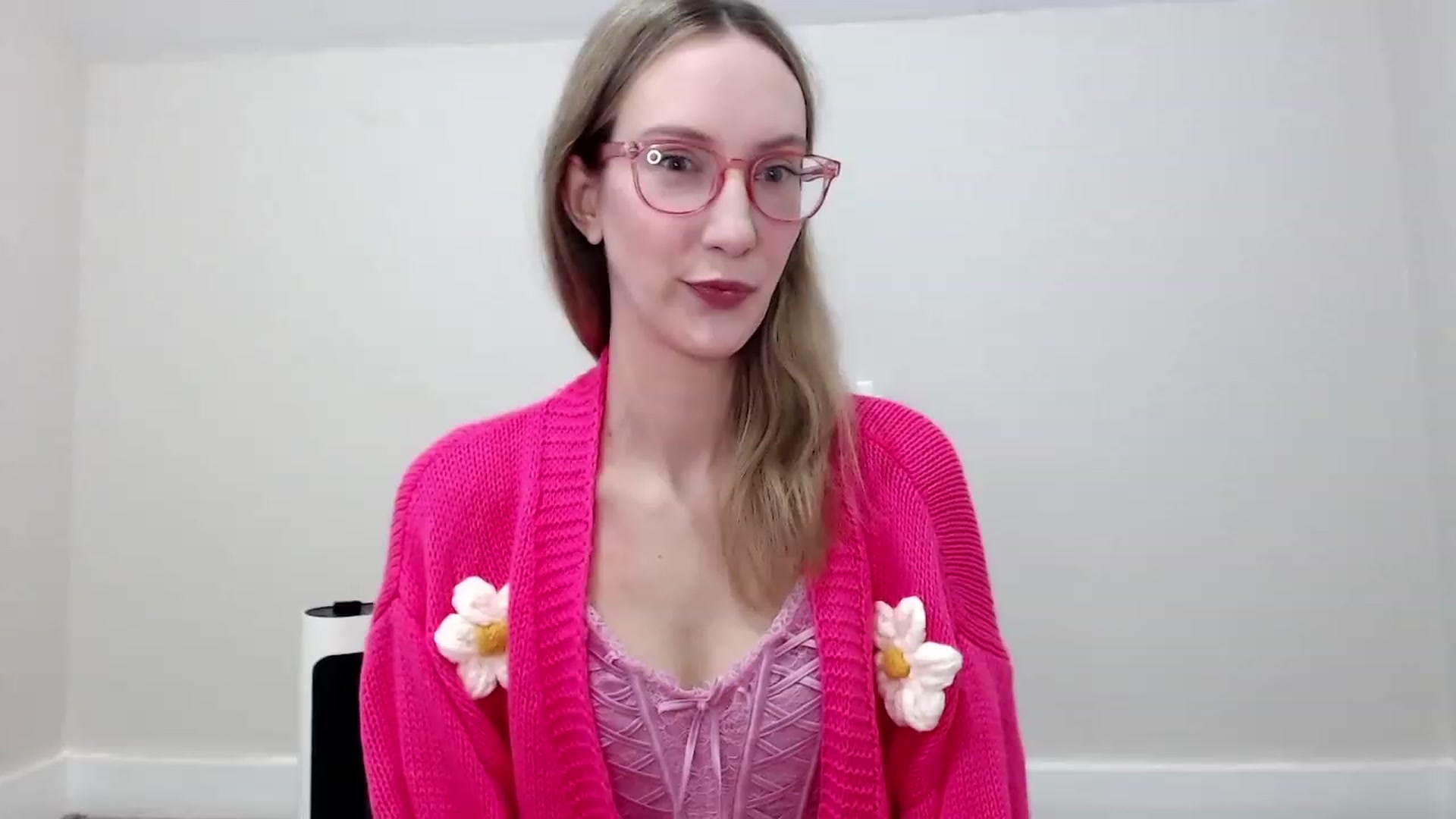 Gallery image thumbnail from Strwberrymoon's myfreecams stream on, 11/18/2023, 20:19 image 6 of 20