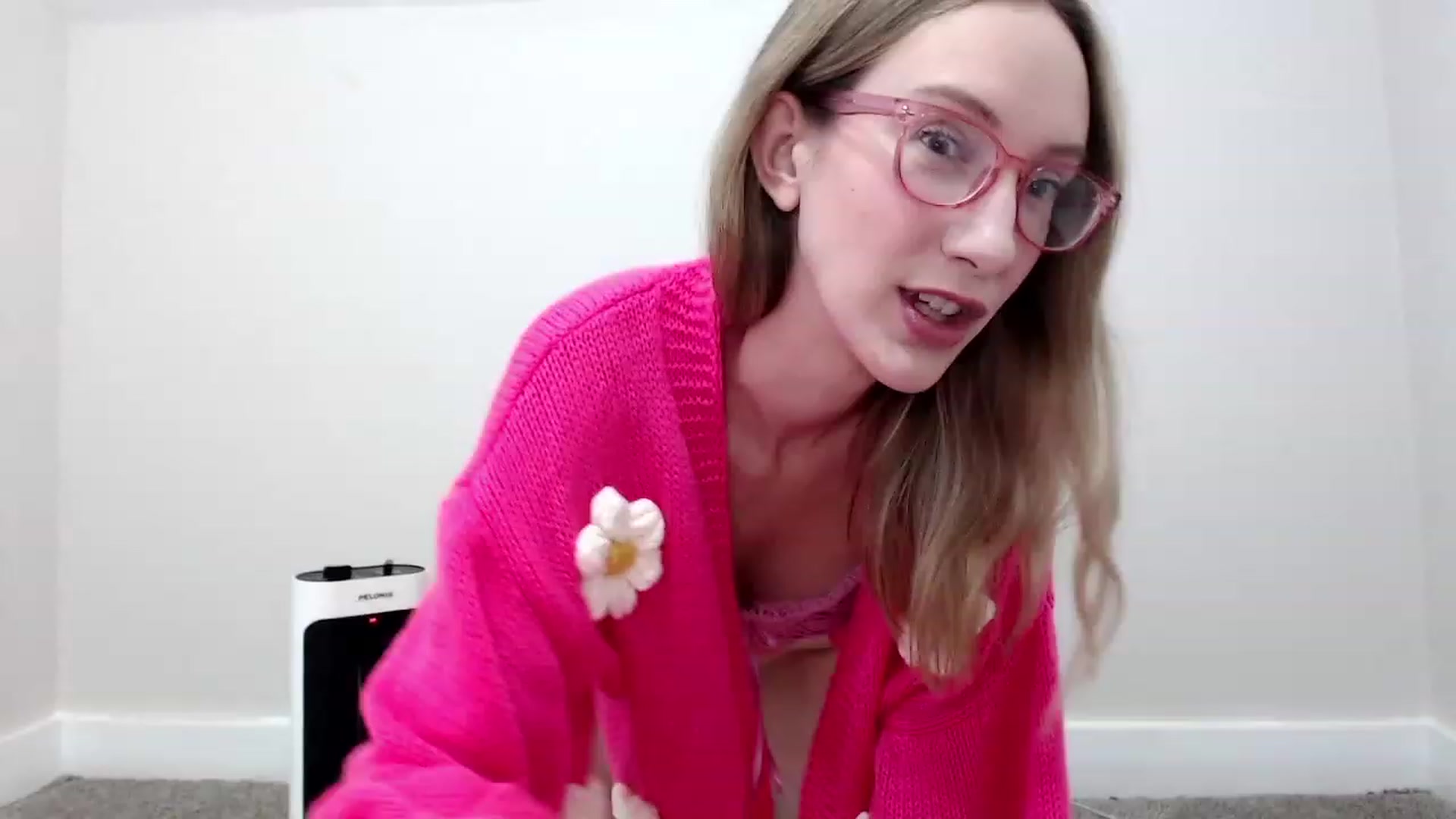 Gallery image thumbnail from Strwberrymoon's myfreecams stream on, 11/18/2023, 20:19 image 11 of 20