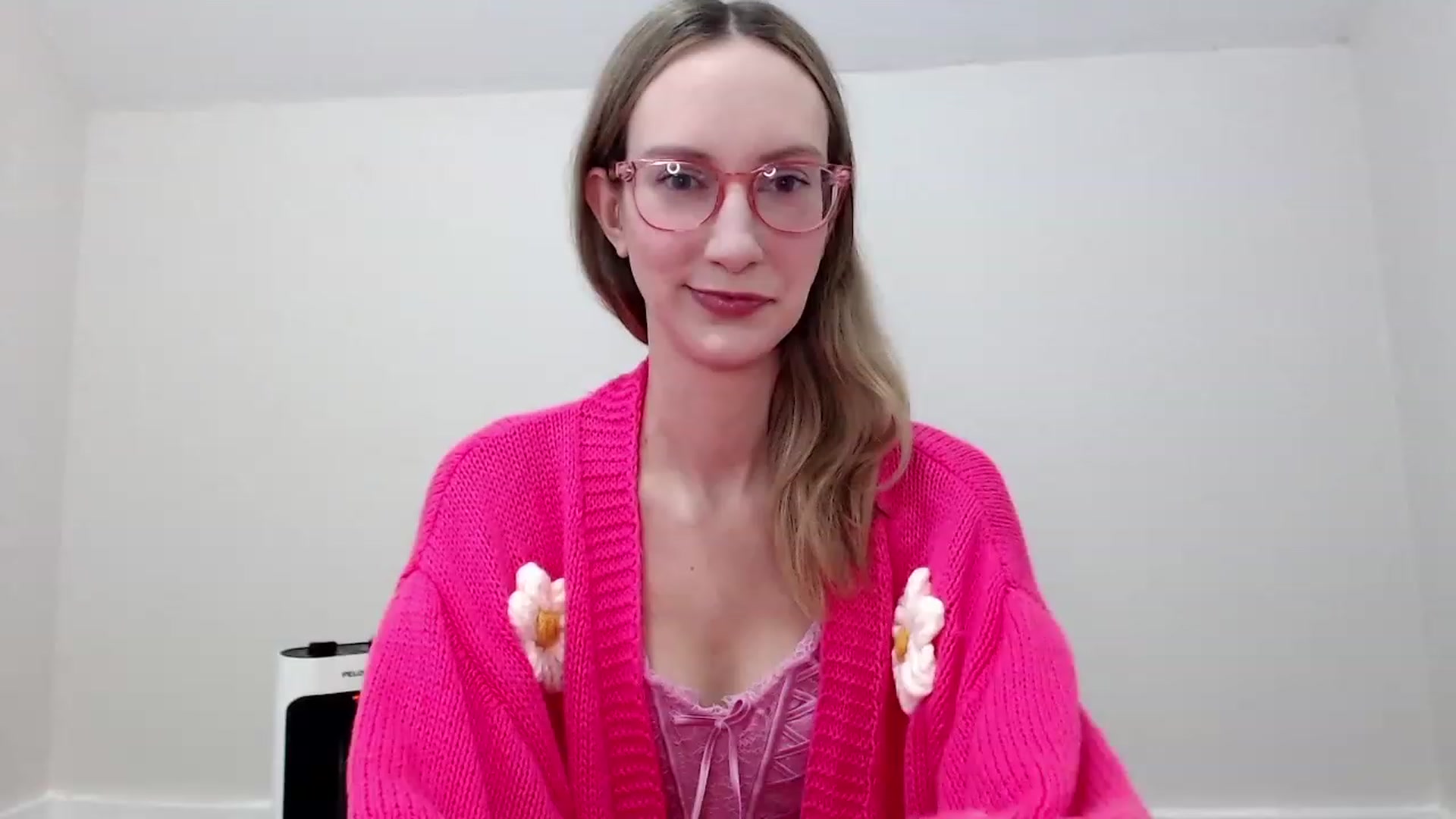 Gallery image thumbnail from Strwberrymoon's myfreecams stream on, 11/18/2023, 20:19 image 12 of 20