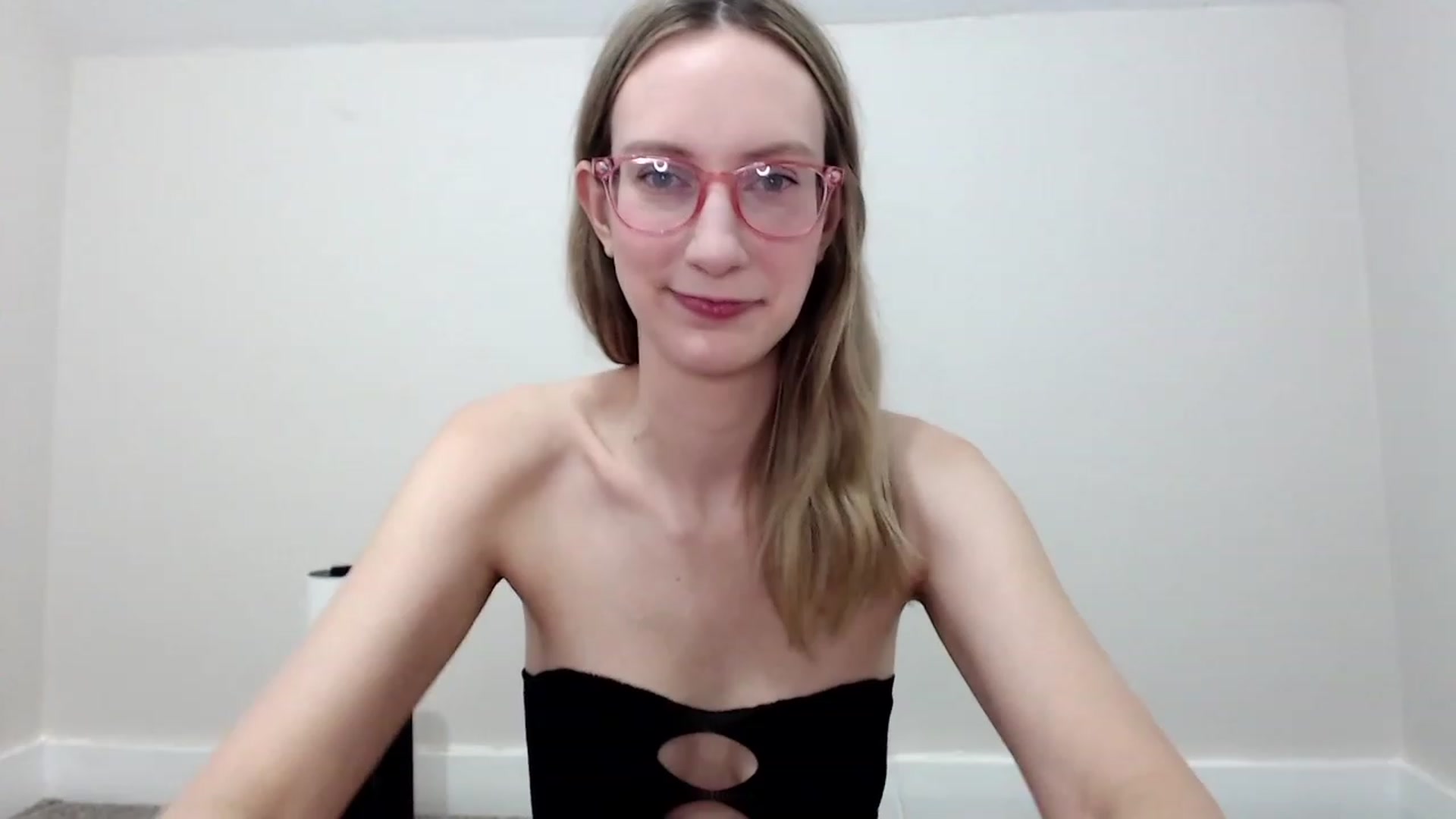 Gallery image thumbnail from Strwberrymoon's myfreecams stream on, 11/18/2023, 22:34 image 13 of 20