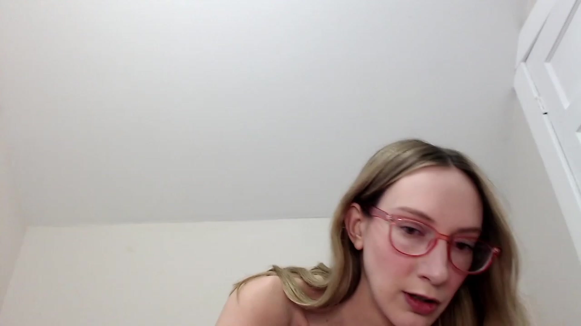 Gallery image thumbnail from Strwberrymoon's myfreecams stream on, 11/18/2023, 22:34 image 1 of 20