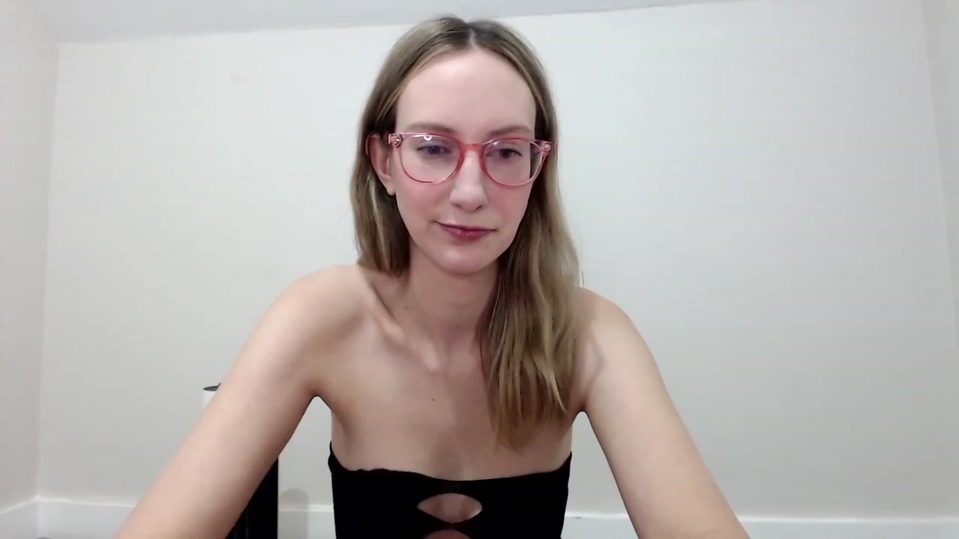 Gallery image thumbnail from Strwberrymoon's myfreecams stream on, 11/18/2023, 23:43 image 11 of 20