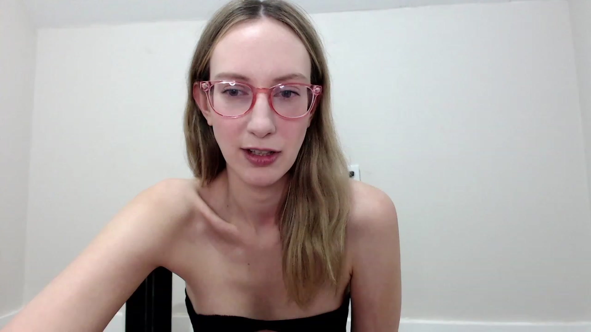 Gallery image thumbnail from Strwberrymoon's myfreecams stream on, 11/18/2023, 23:43 image 15 of 20