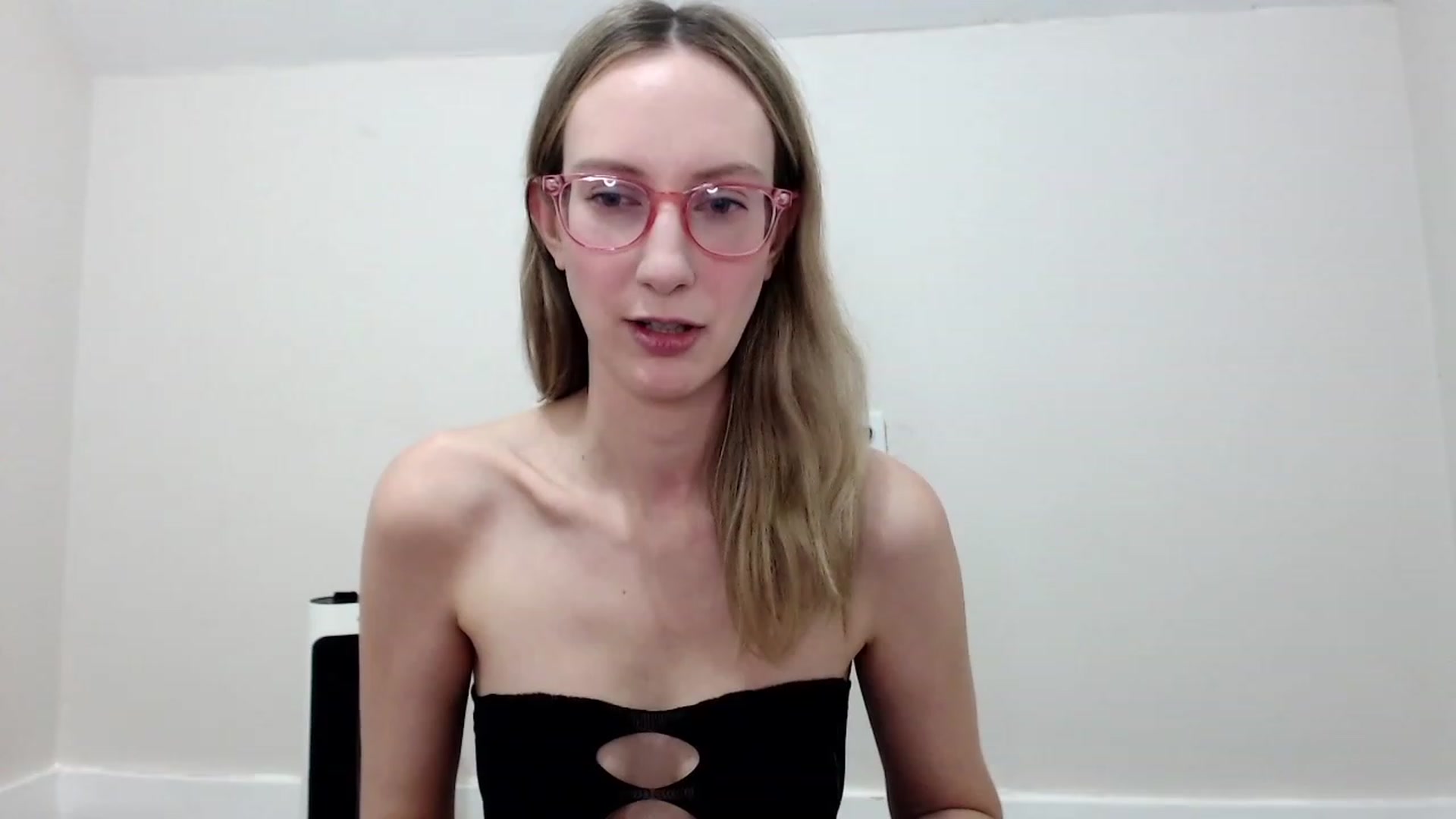 Gallery image thumbnail from Strwberrymoon's myfreecams stream on, 11/18/2023, 23:43 image 16 of 20