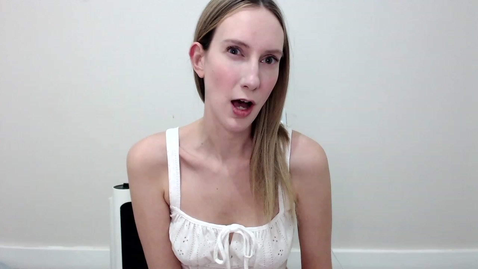 Gallery image thumbnail from Strwberrymoon's myfreecams stream on, 11/22/2023, 01:26 image 5 of 20